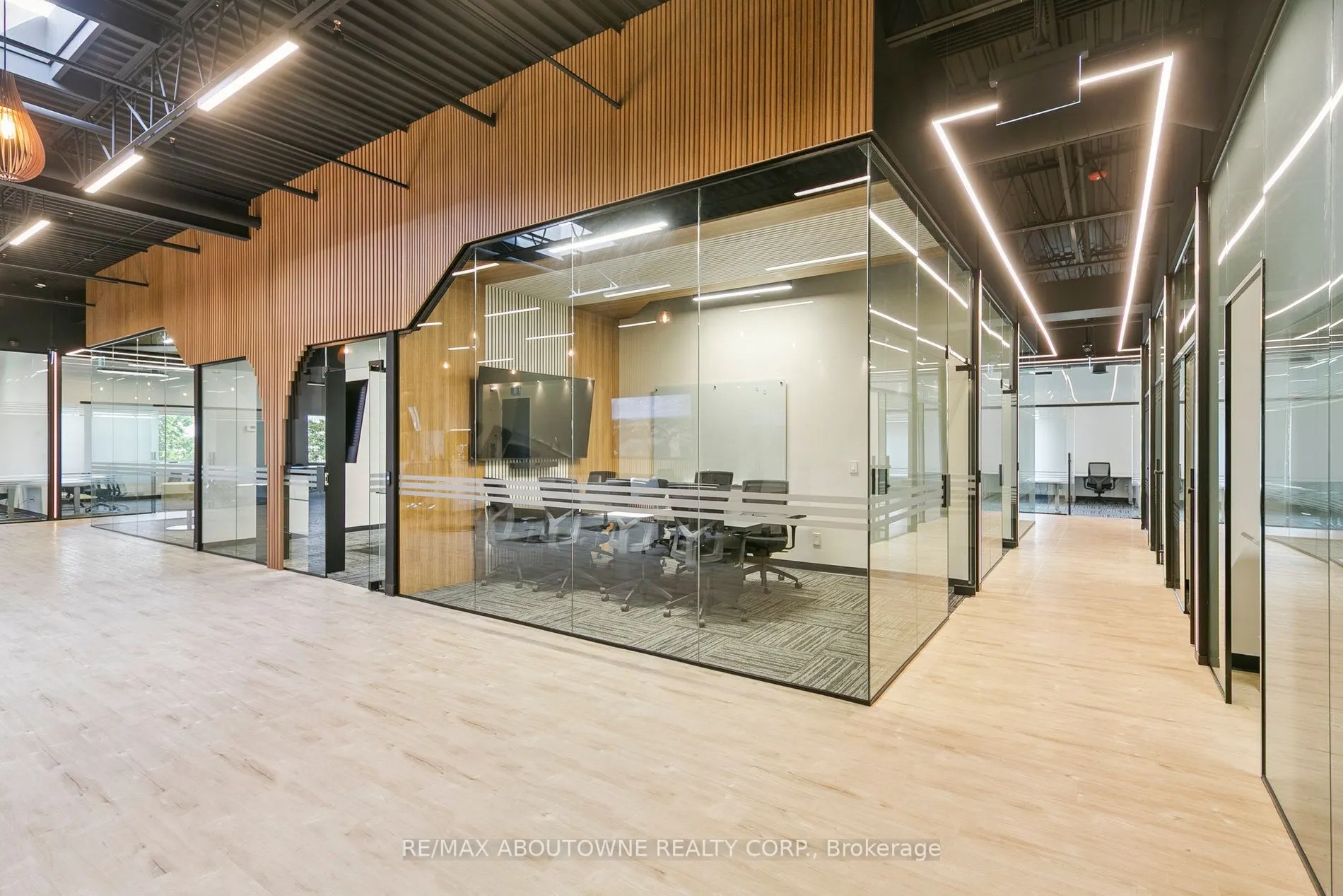 320 Matheson Boulevard W