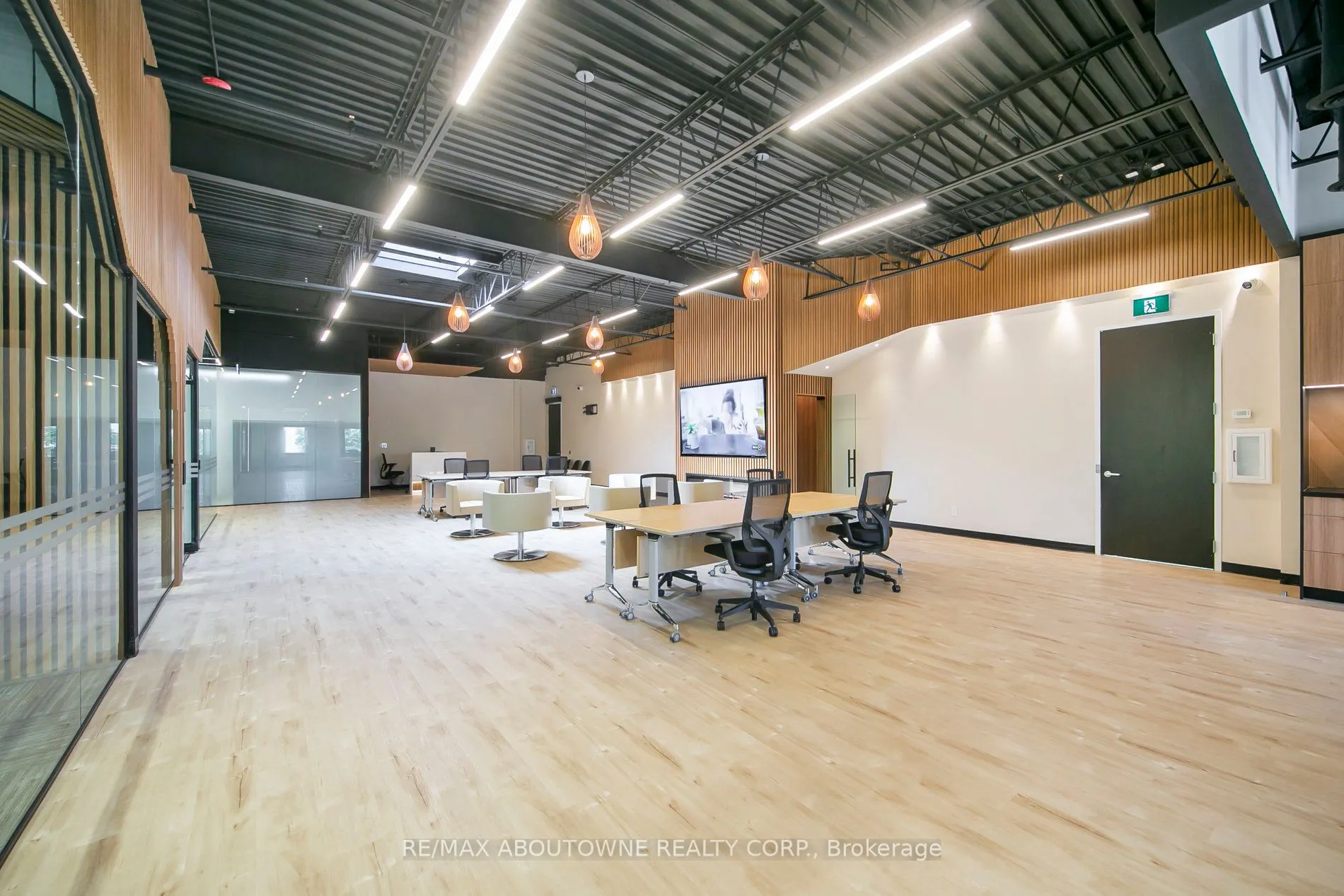 320 Matheson Boulevard W