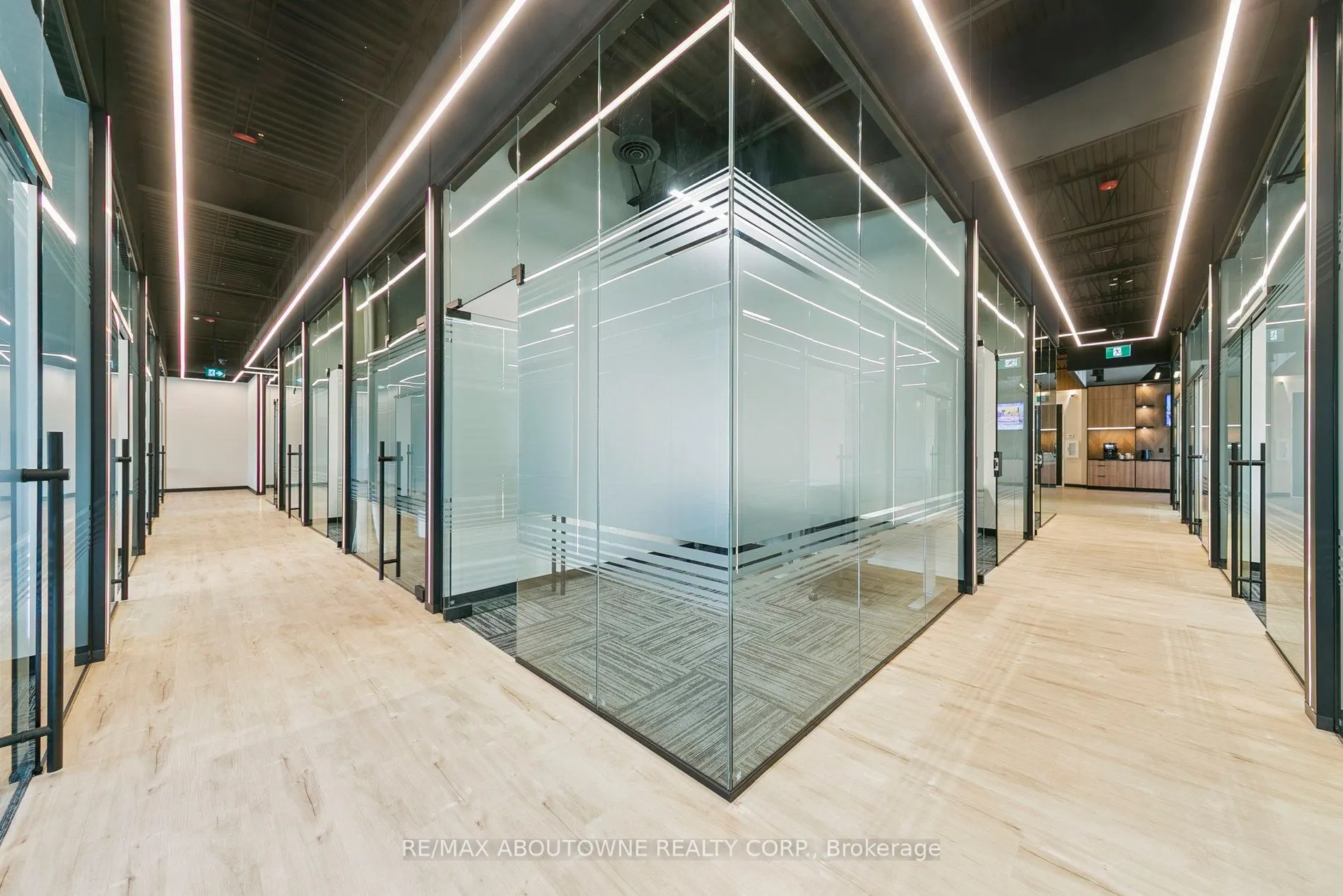 320 Matheson Boulevard W