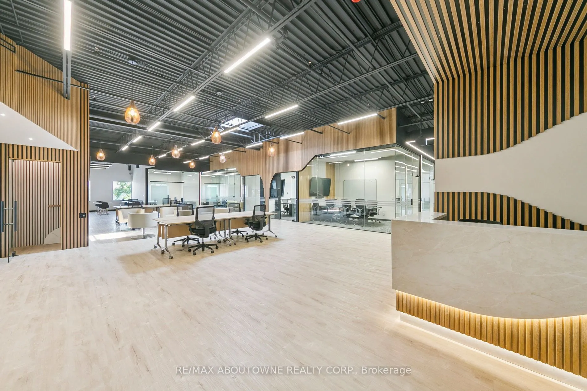 320 Matheson Boulevard W
