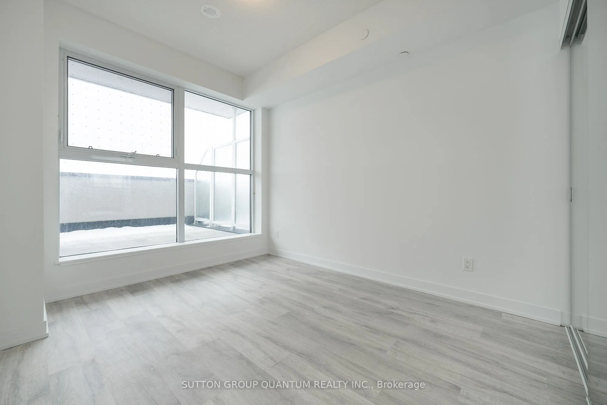 251 Manitoba Street, #422