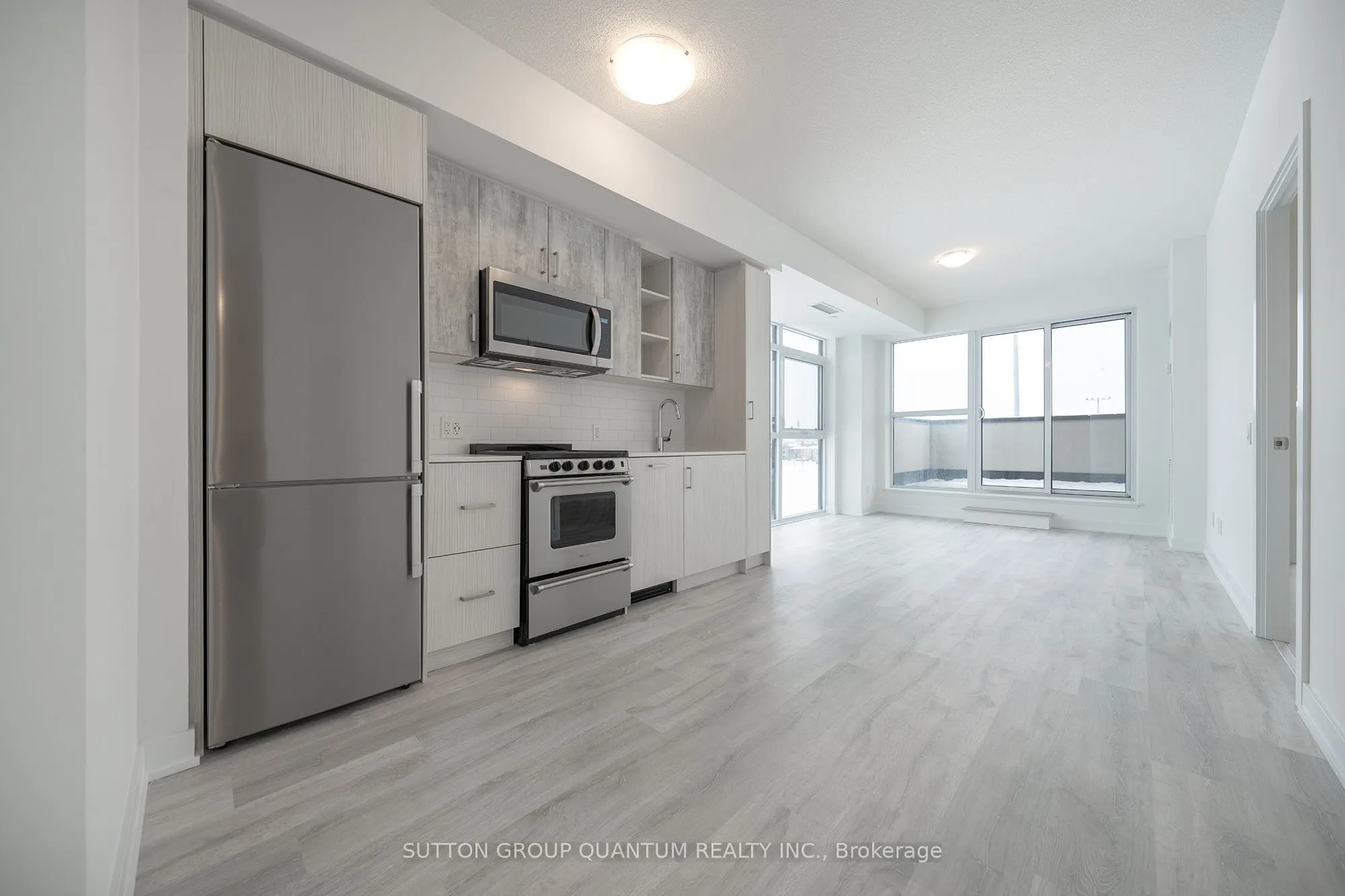 251 Manitoba Street, #422