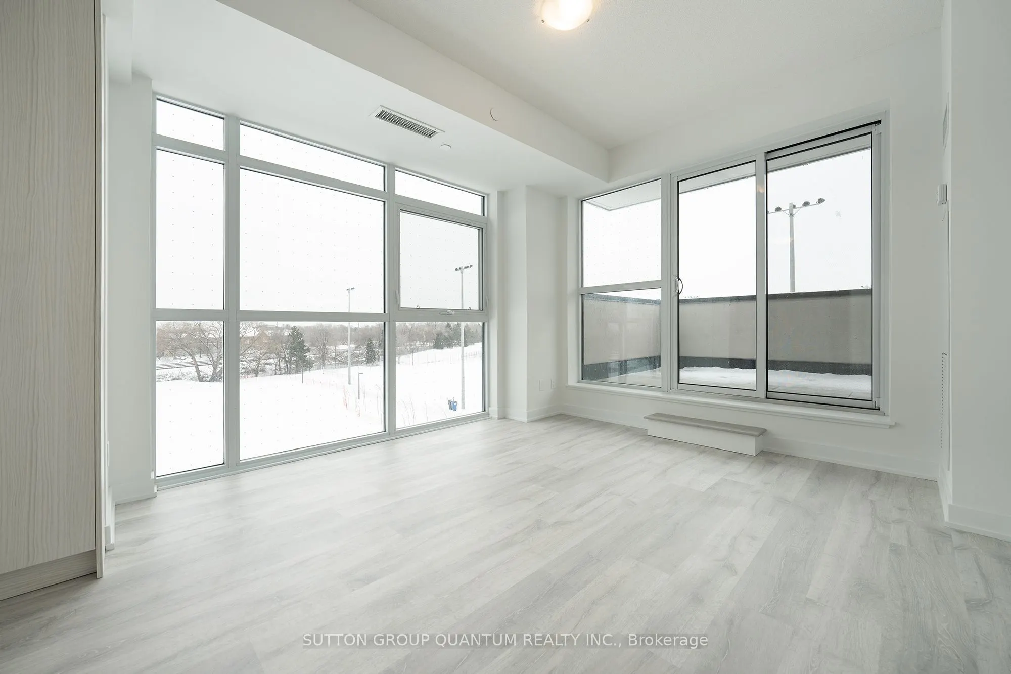 251 Manitoba Street, #422