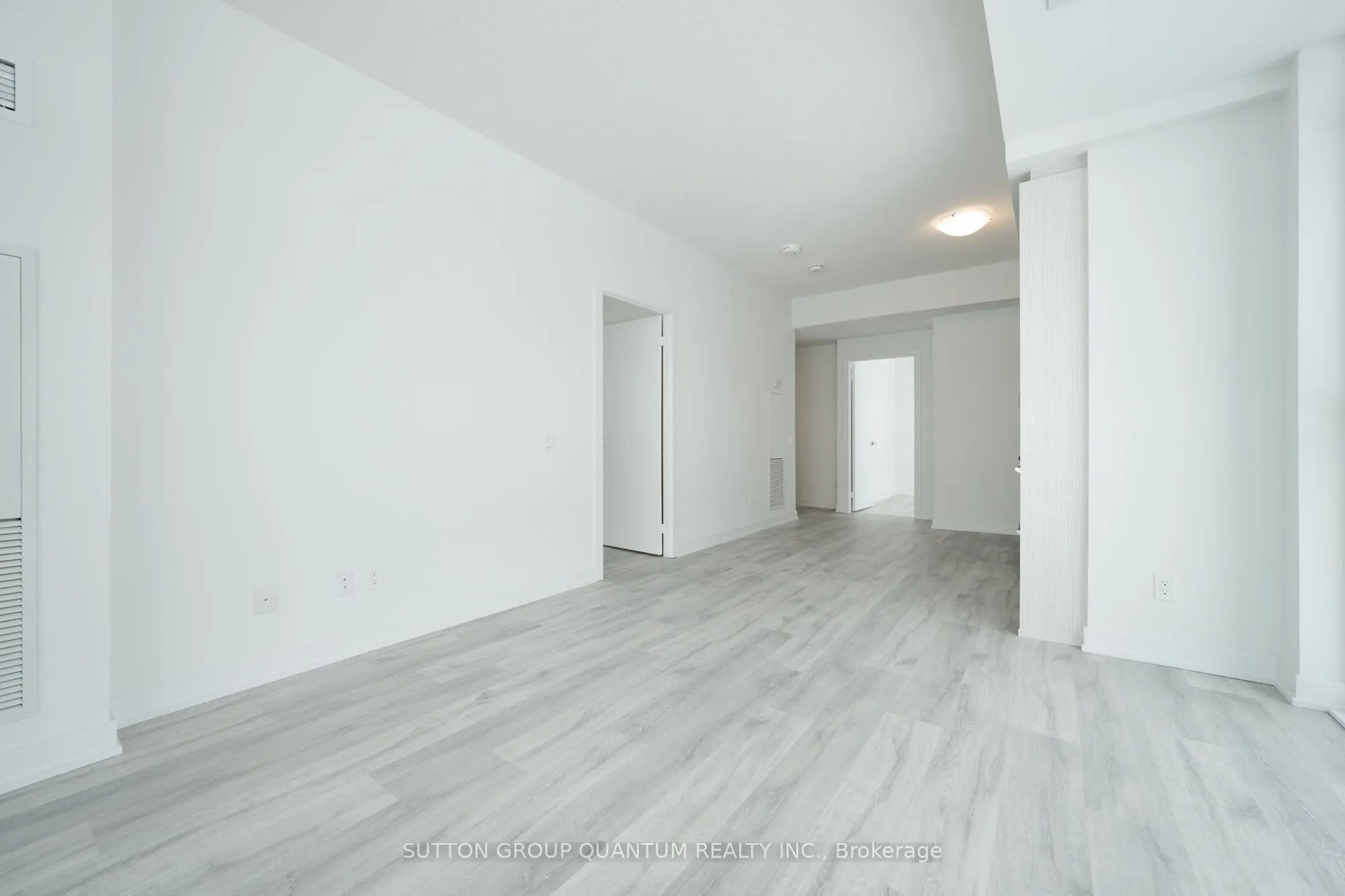 251 Manitoba Street, #422