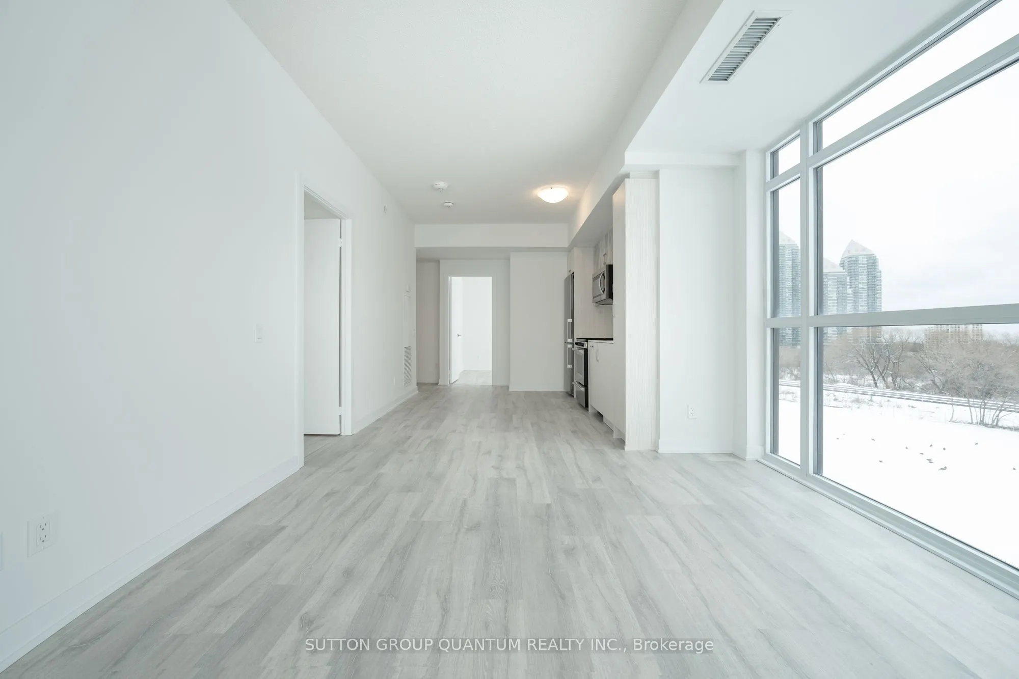 251 Manitoba Street, #422