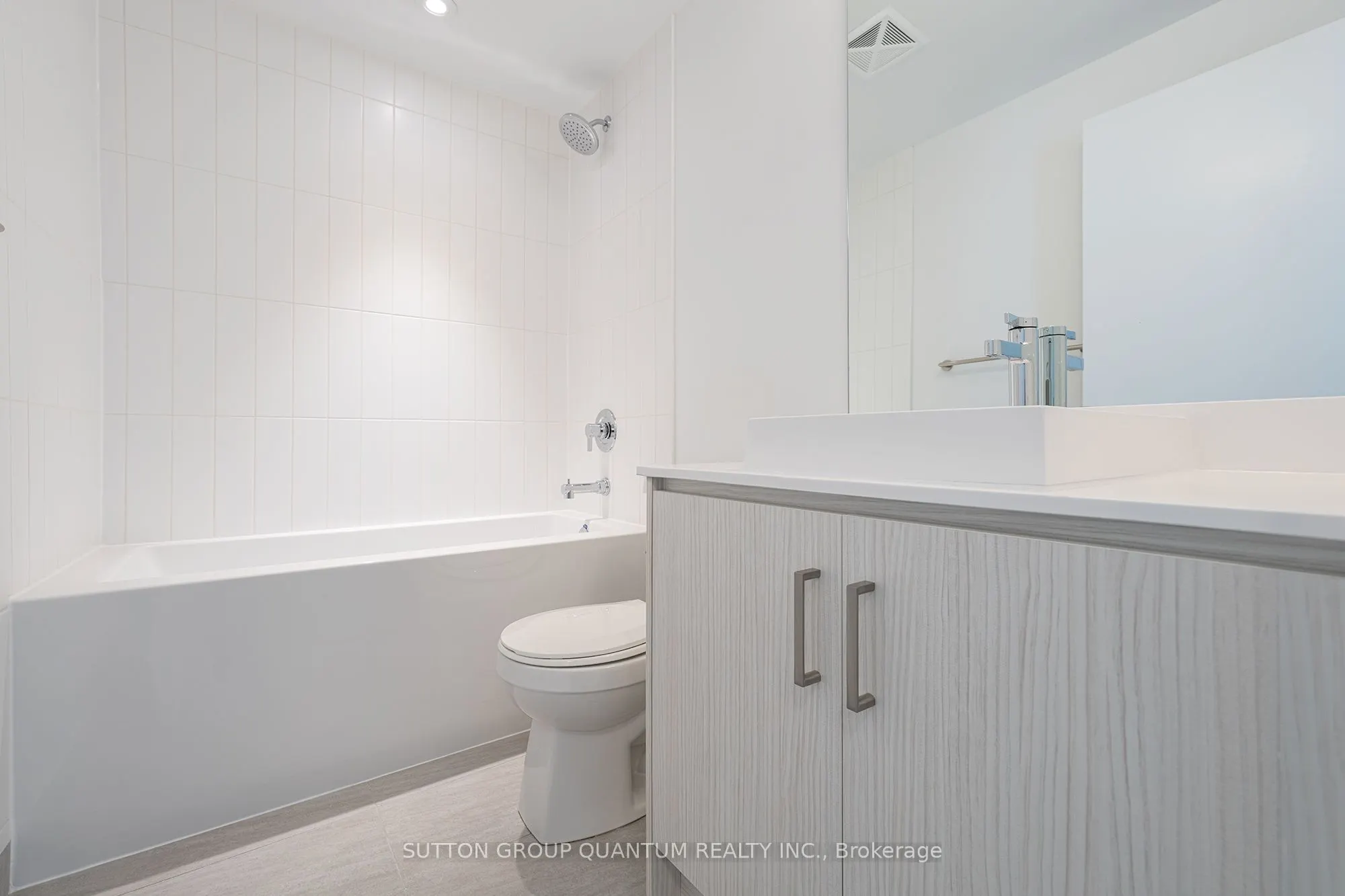 251 Manitoba Street, #422