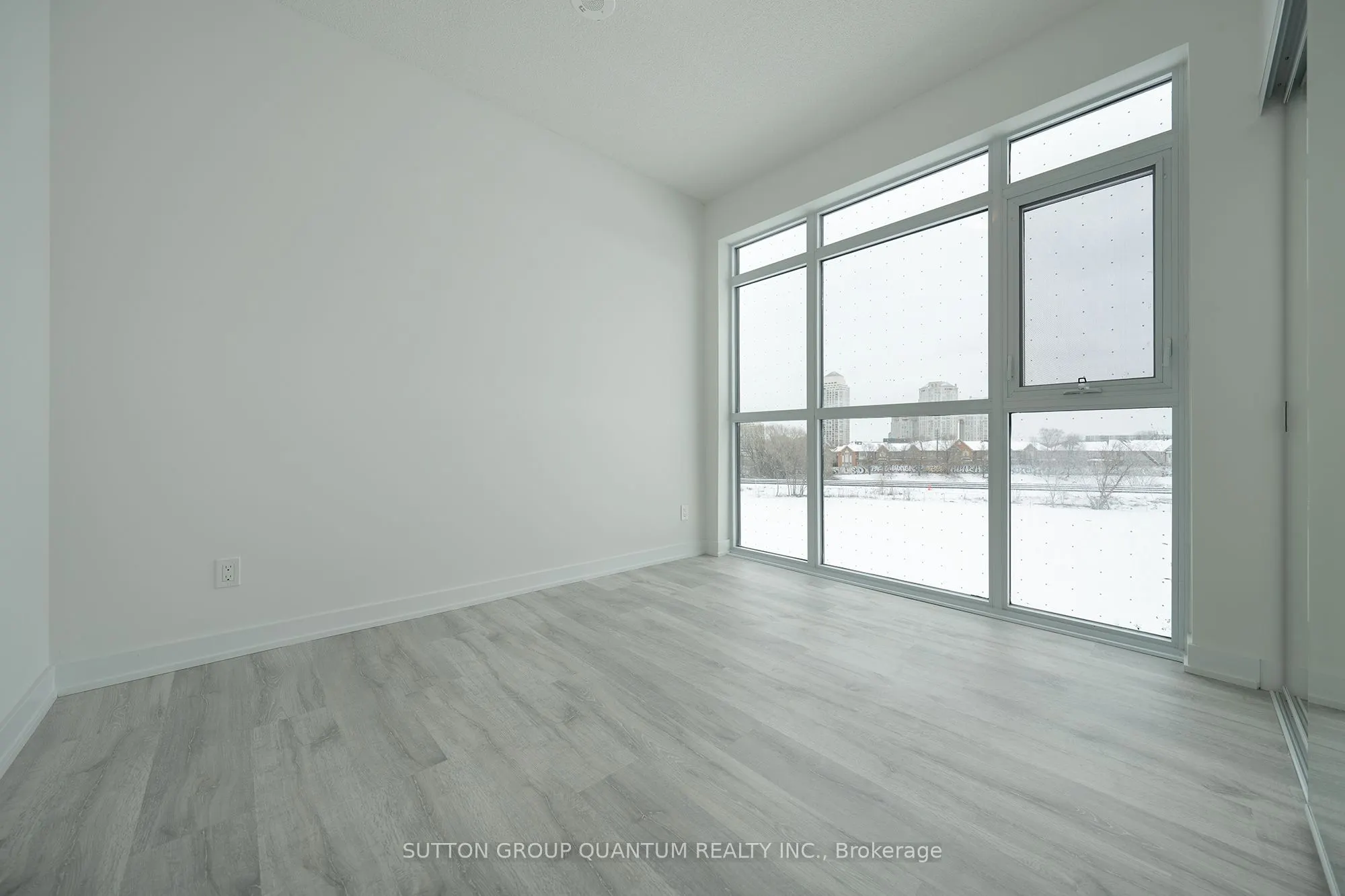 251 Manitoba Street, #422