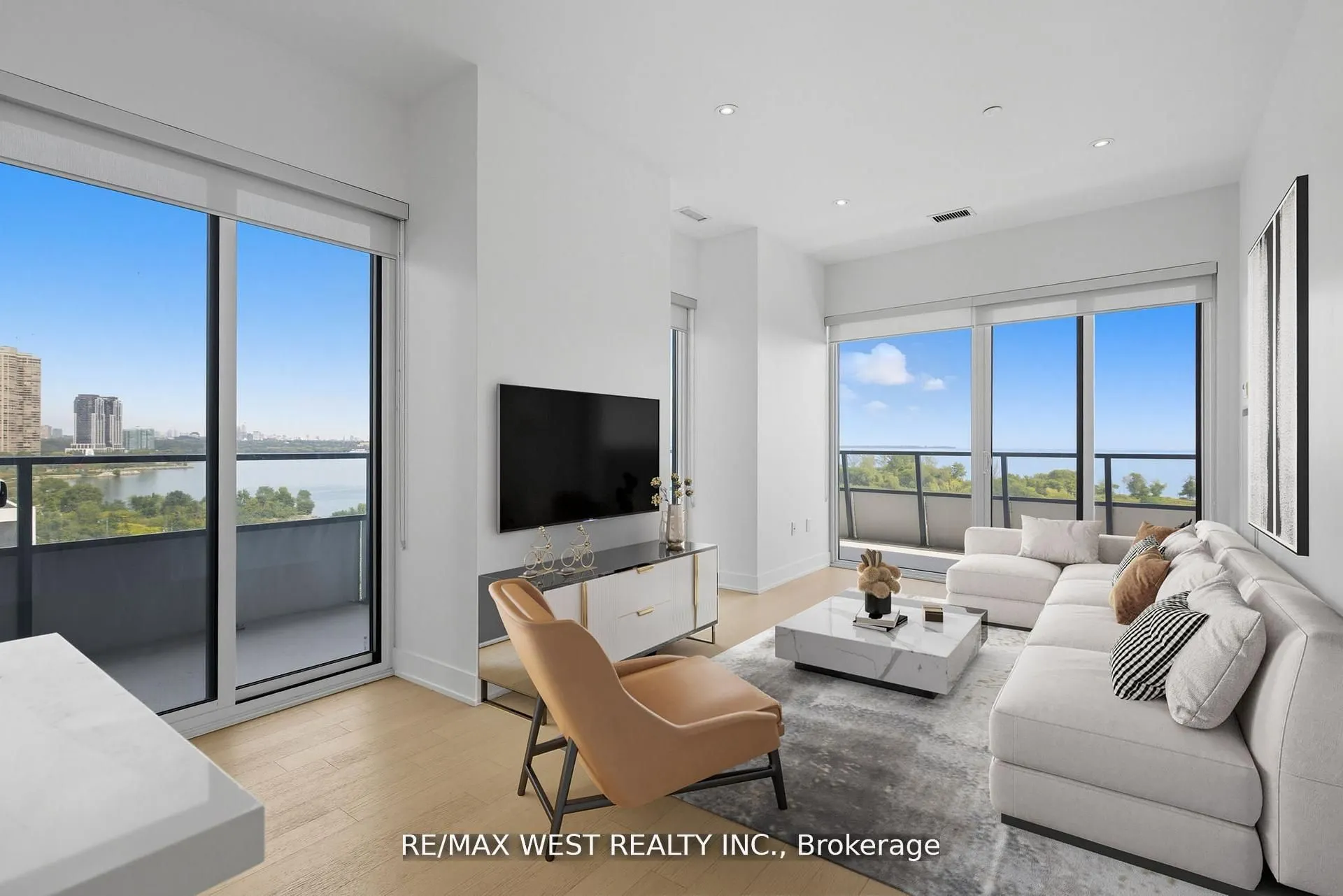 20 Shore Breeze Drive, #702