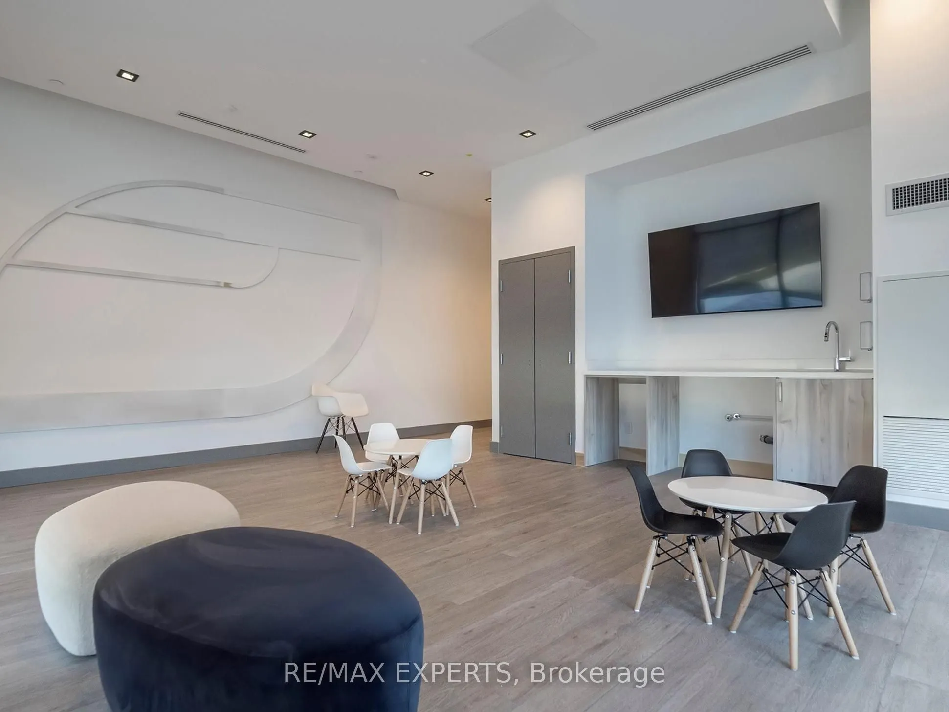 15 Watergarden Drive, #307