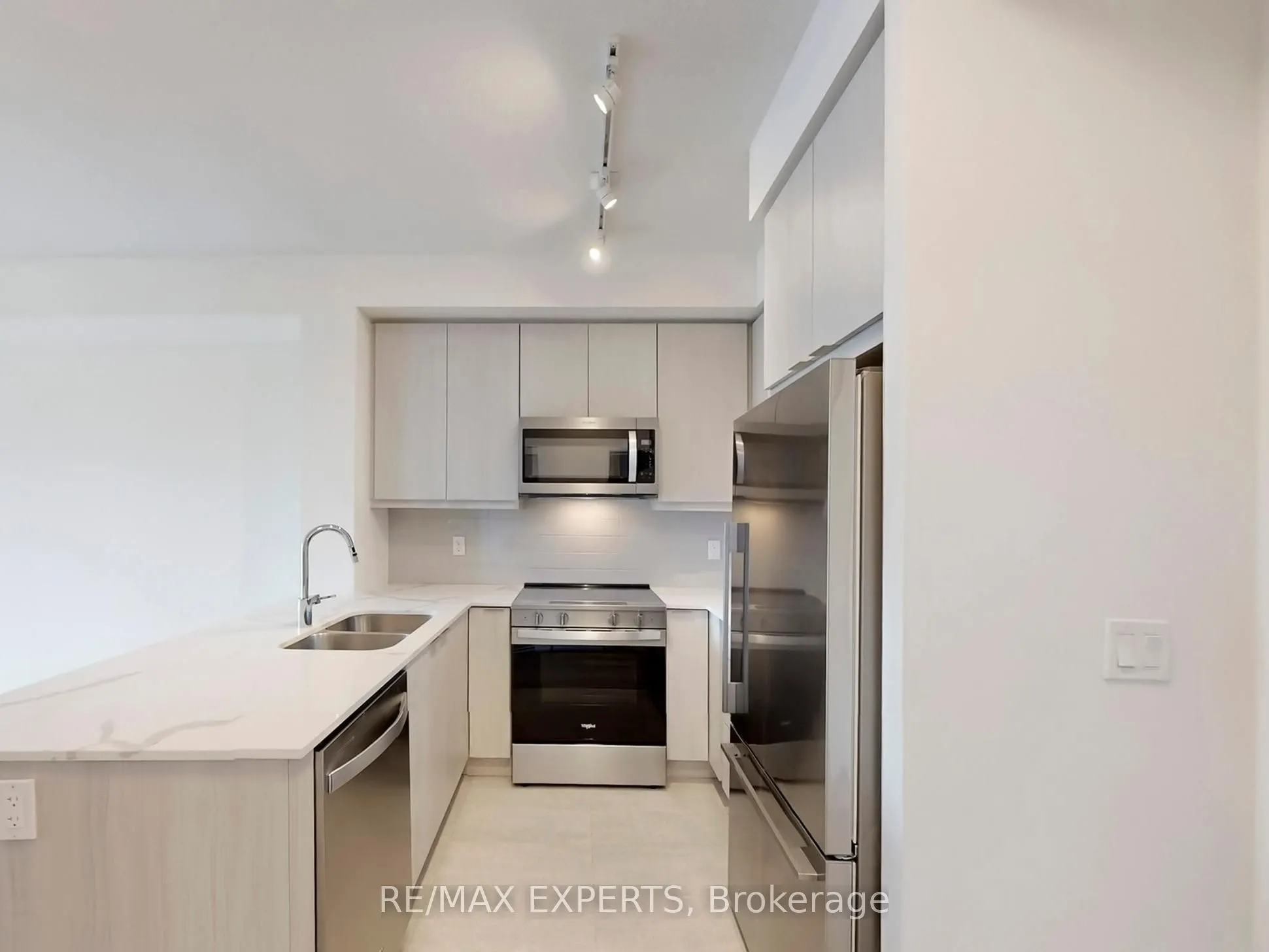 15 Watergarden Drive, #307