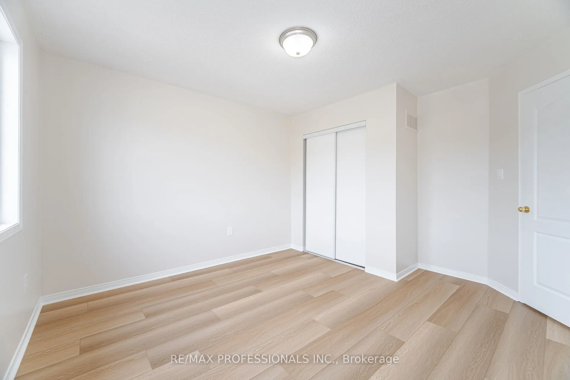 6155 Rowers Crescent