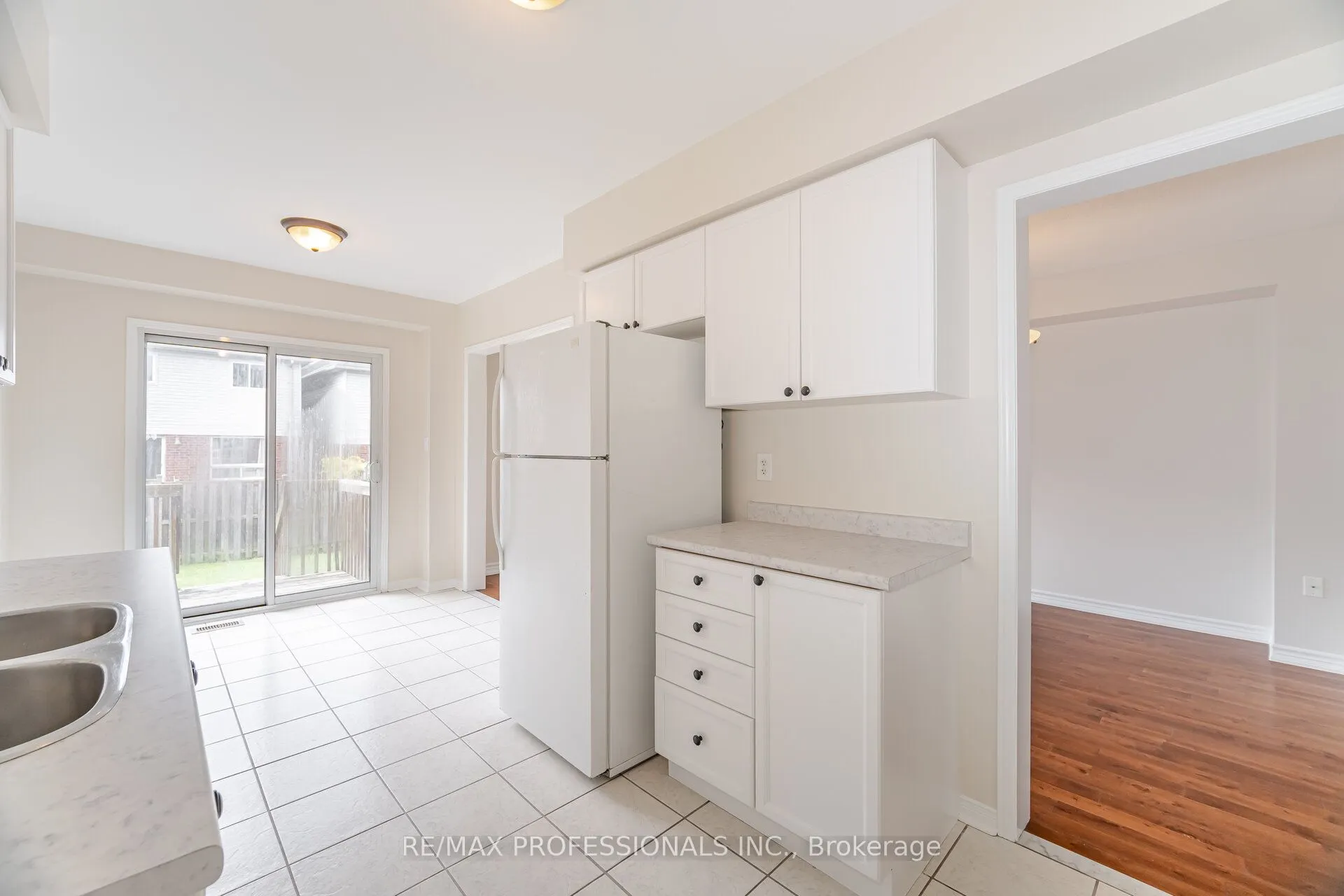 6155 Rowers Crescent