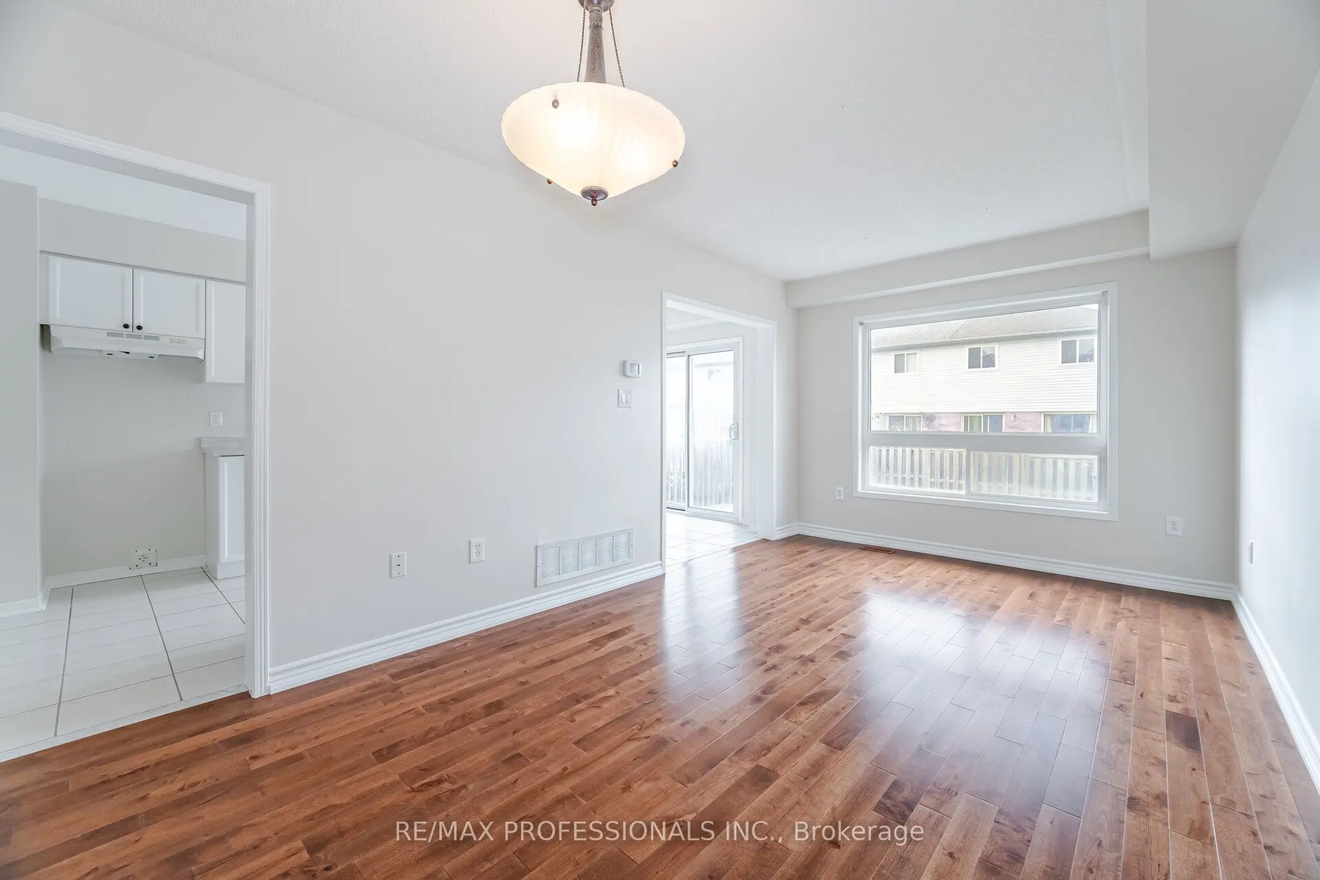6155 Rowers Crescent