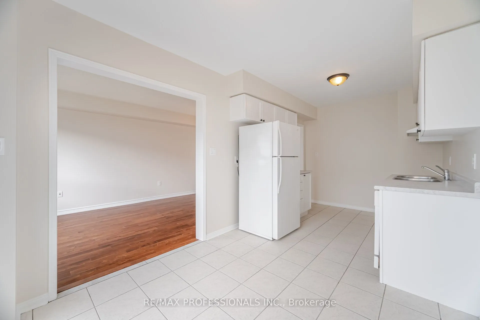 6155 Rowers Crescent