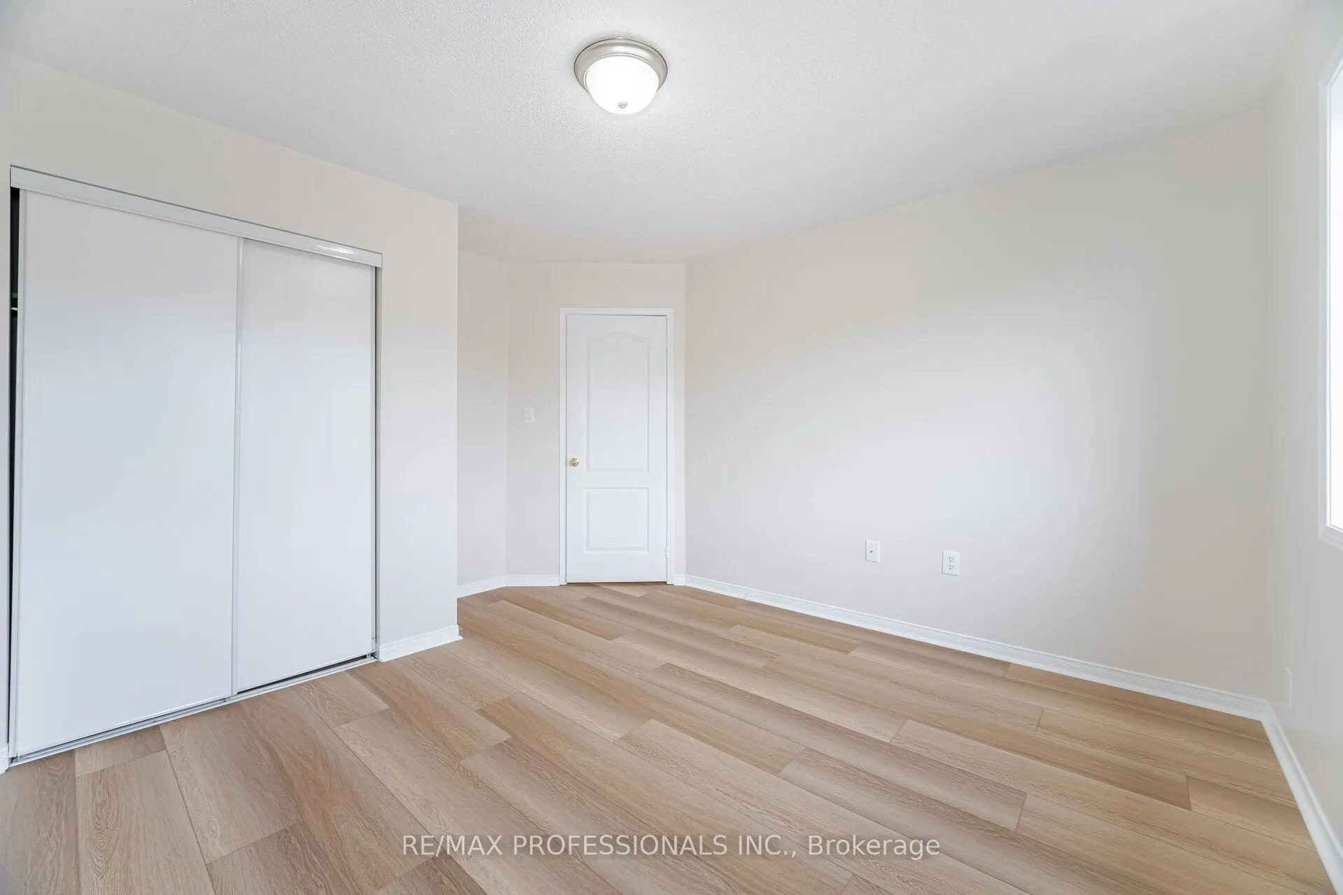 6155 Rowers Crescent