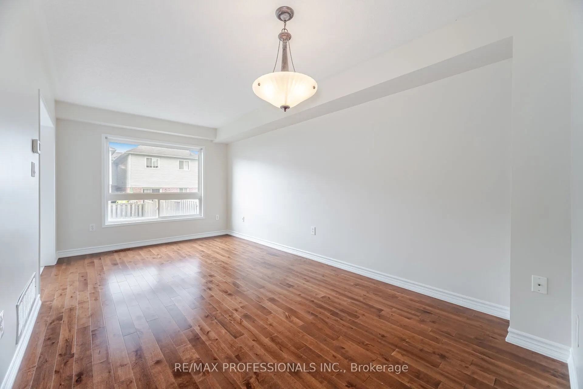 6155 Rowers Crescent