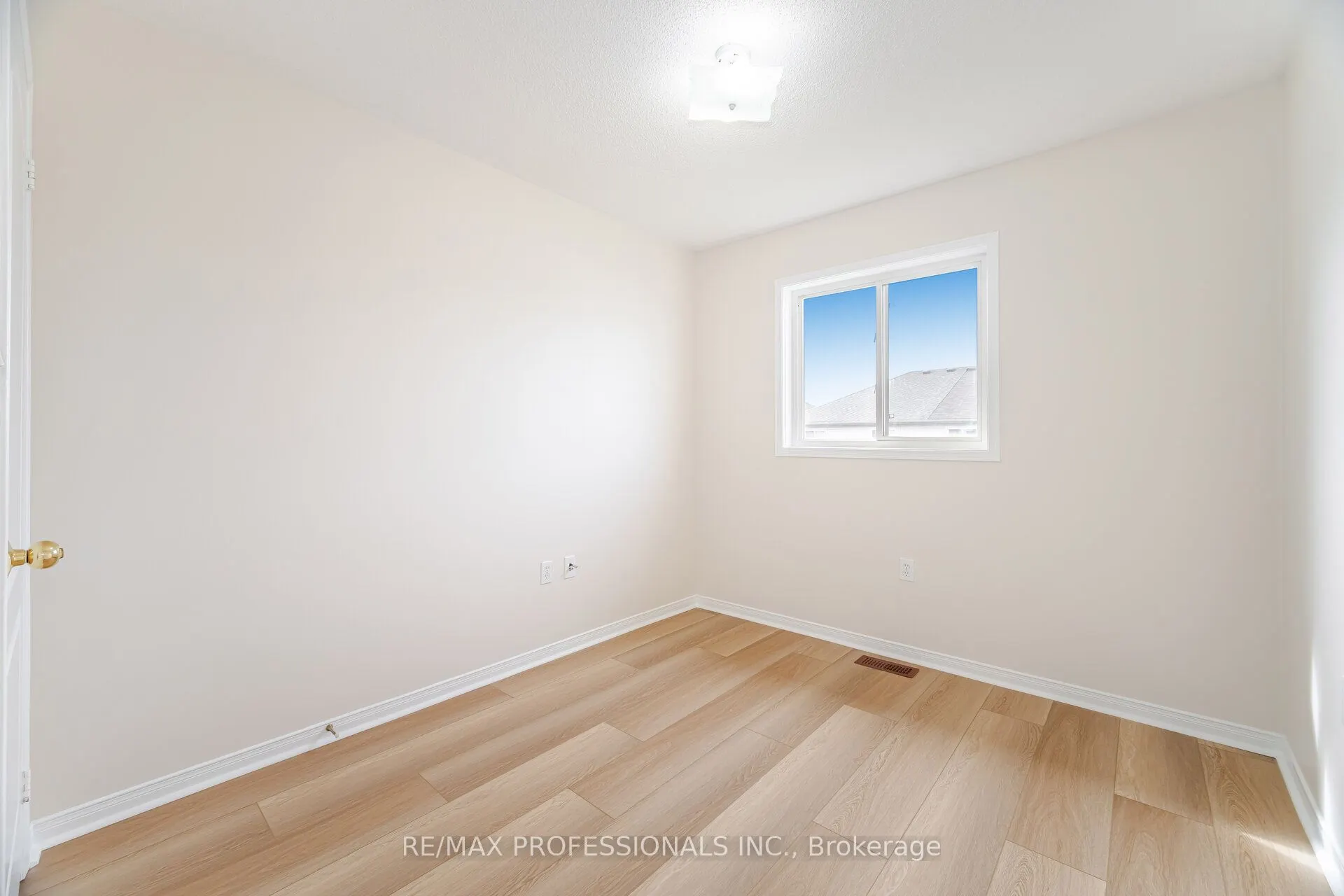 6155 Rowers Crescent