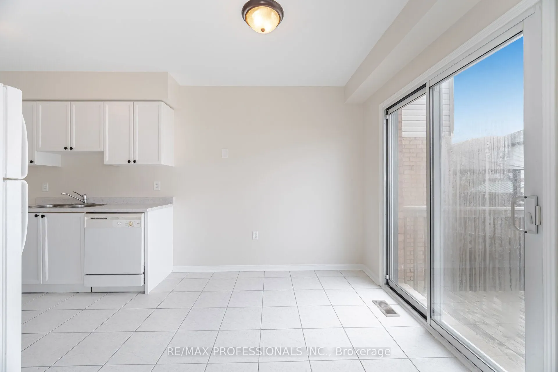 6155 Rowers Crescent