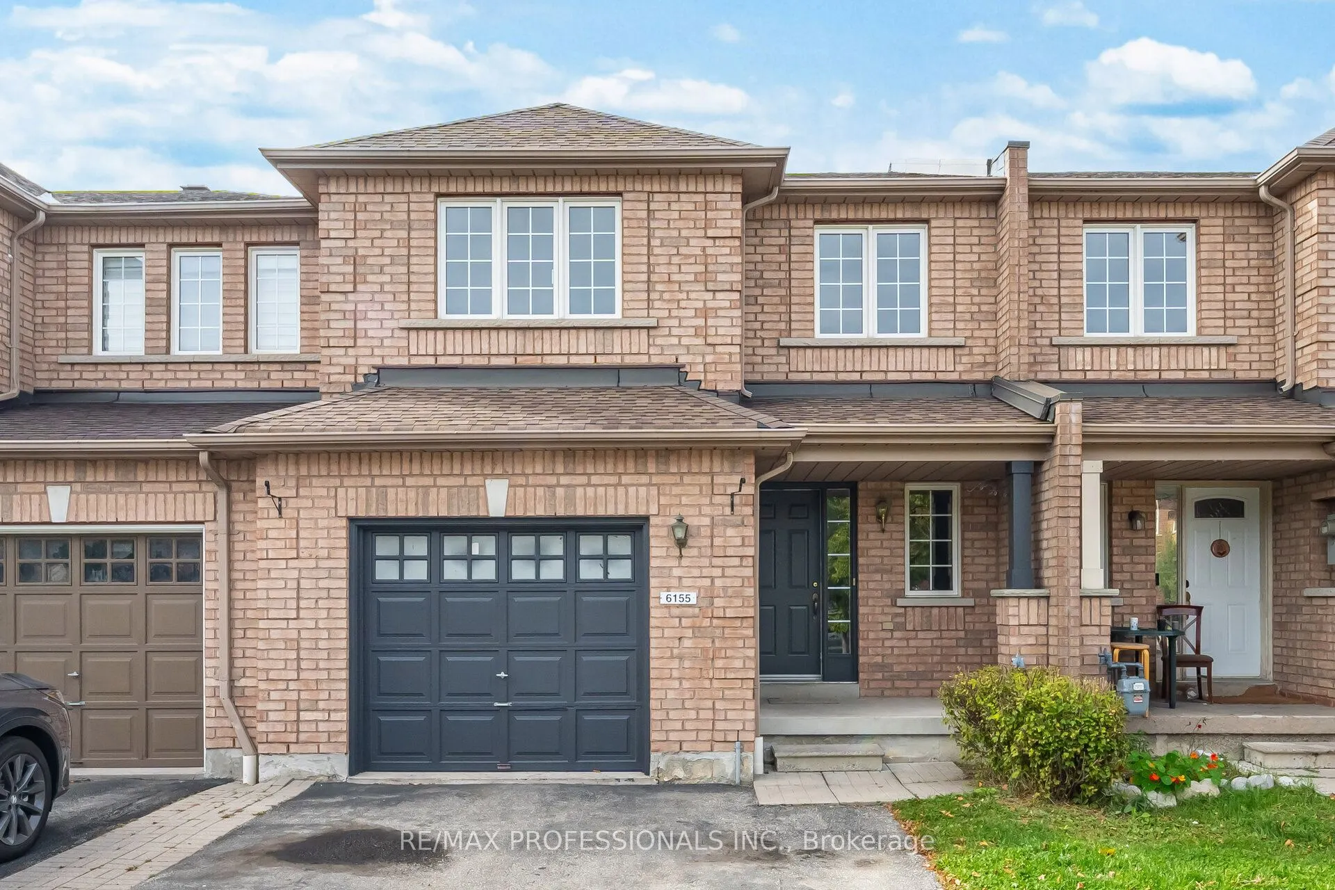 6155 Rowers Crescent