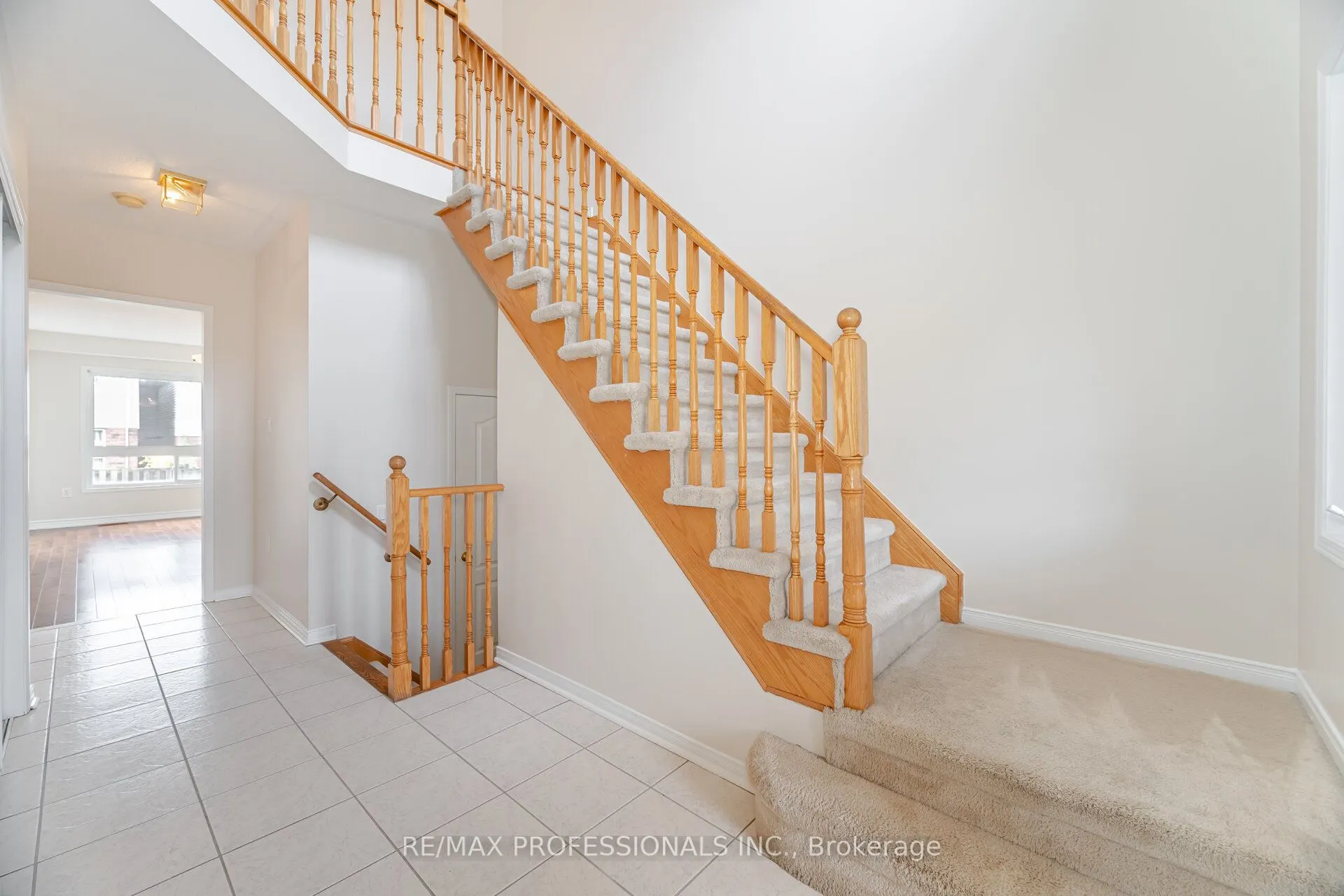 6155 Rowers Crescent