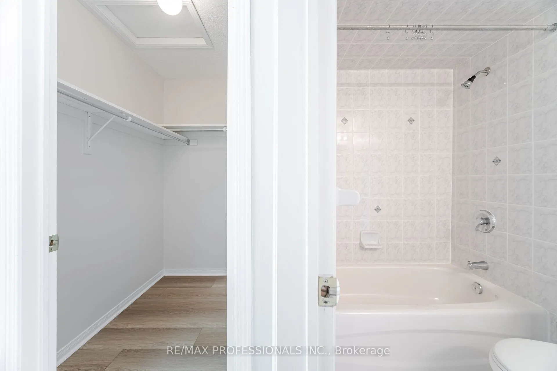 6155 Rowers Crescent
