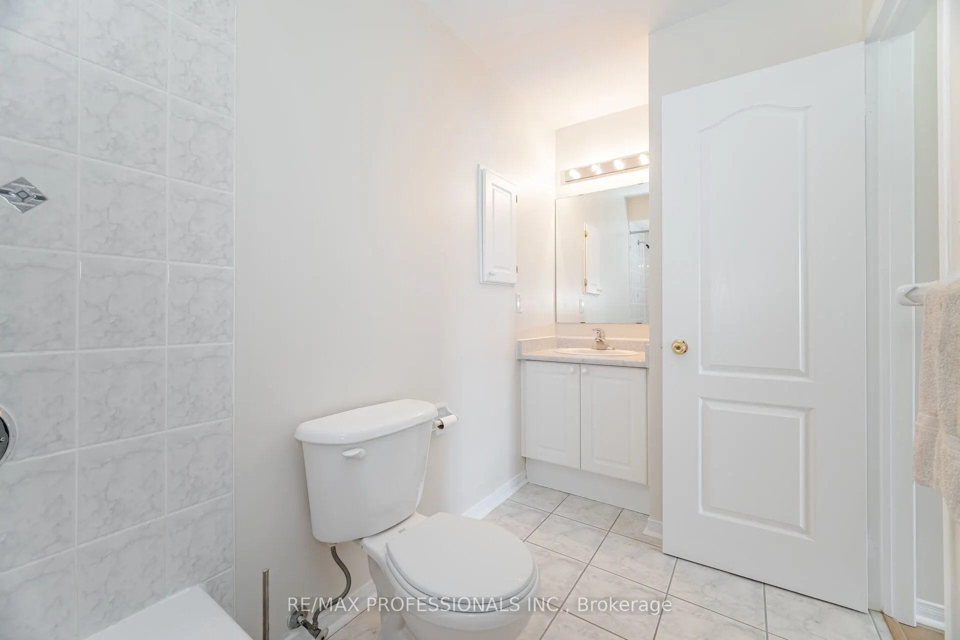 6155 Rowers Crescent