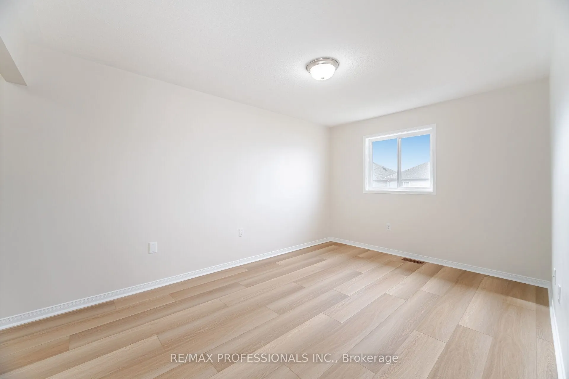 6155 Rowers Crescent
