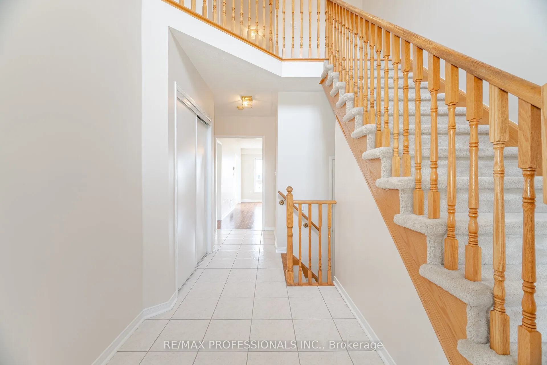 6155 Rowers Crescent