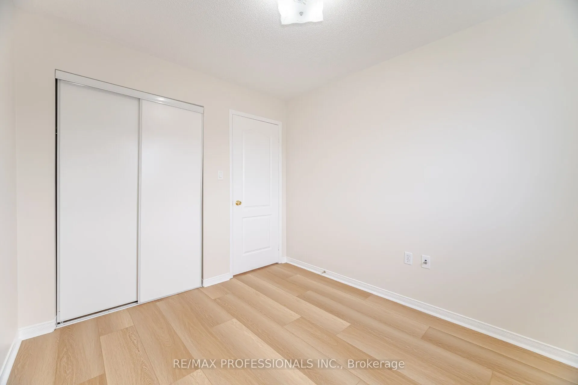 6155 Rowers Crescent