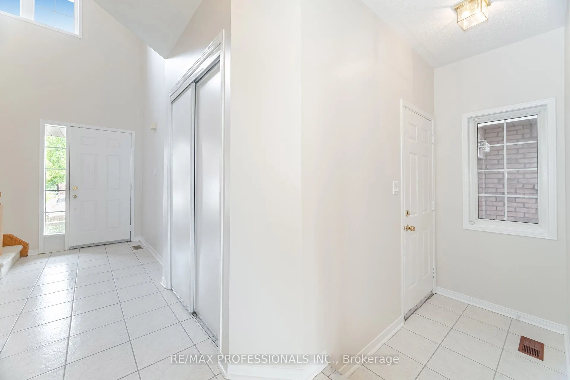 6155 Rowers Crescent