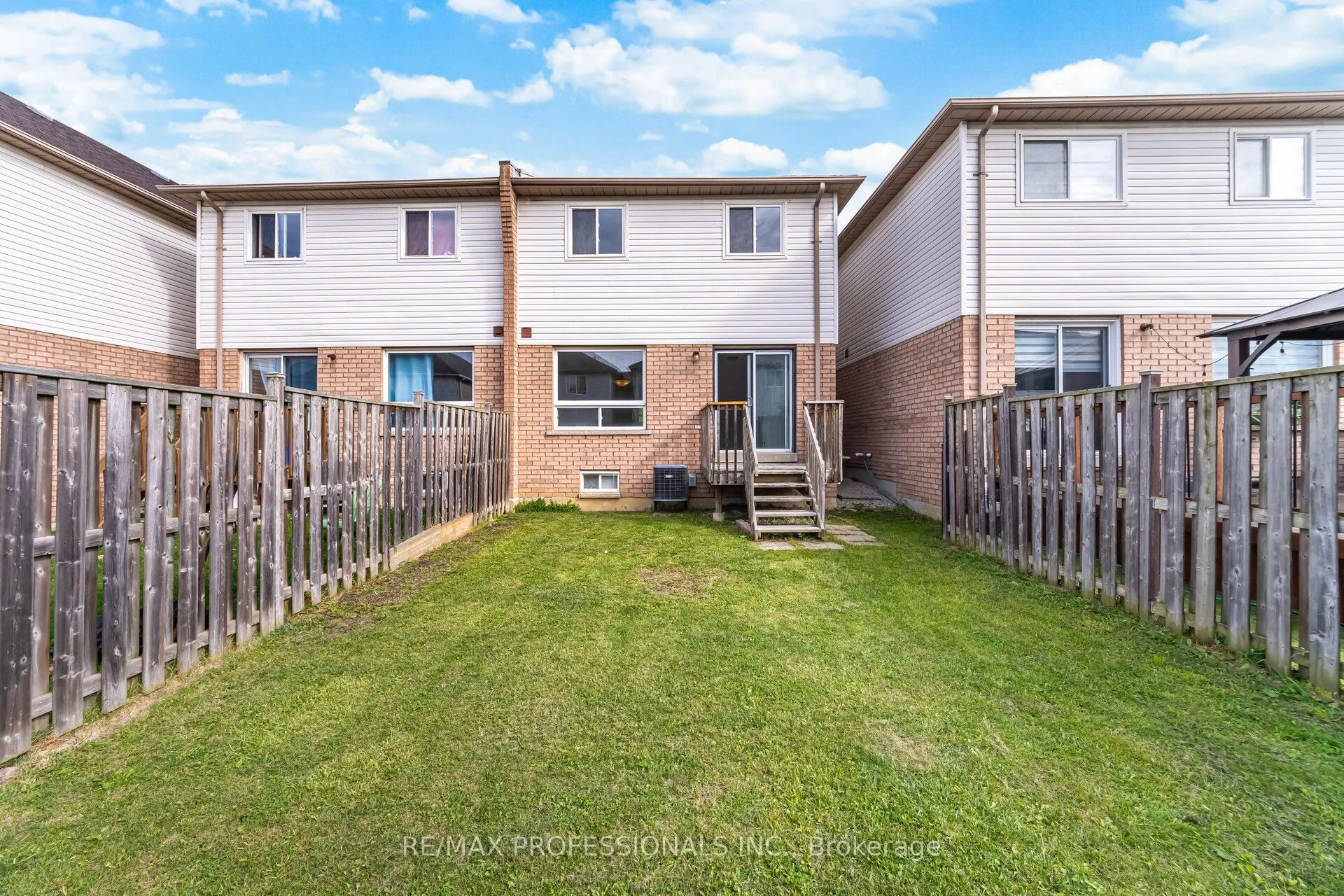 6155 Rowers Crescent