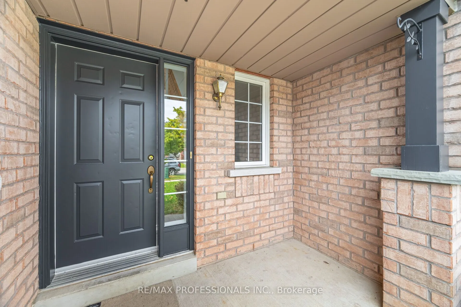 6155 Rowers Crescent