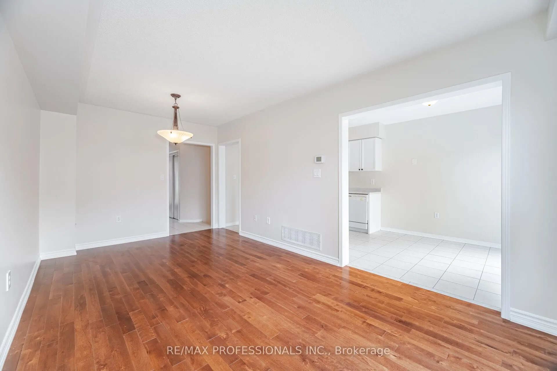 6155 Rowers Crescent