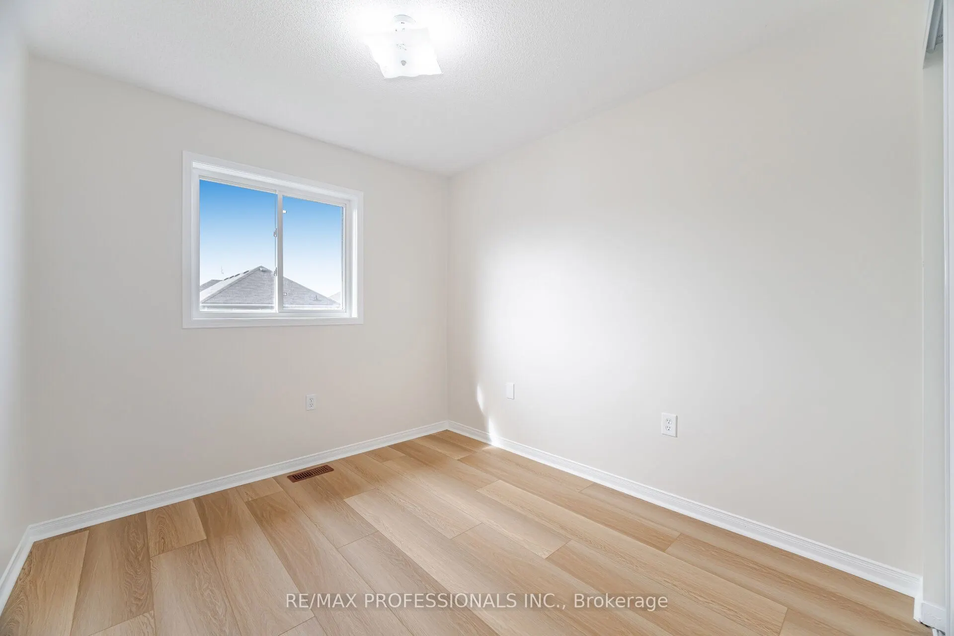 6155 Rowers Crescent