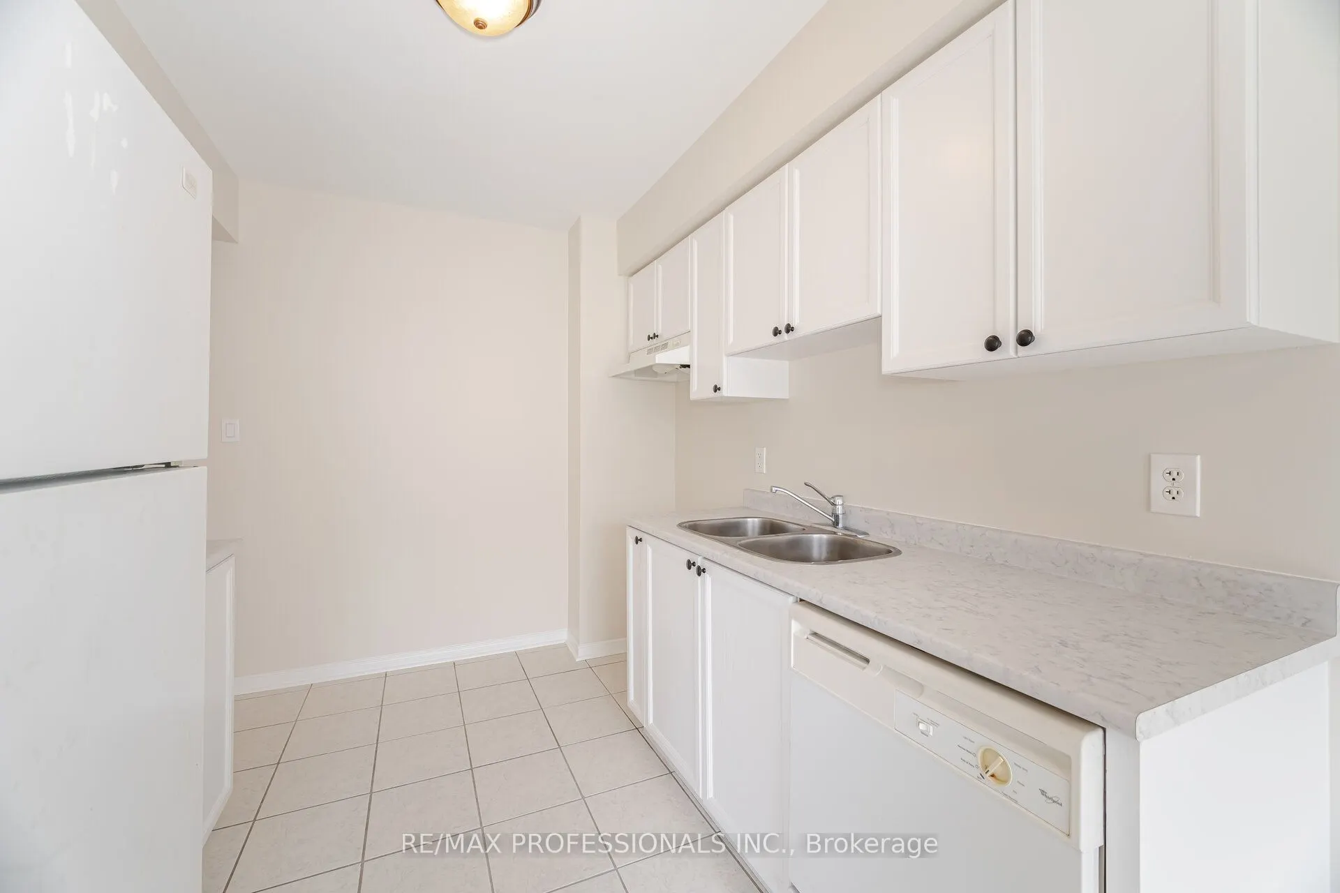 6155 Rowers Crescent