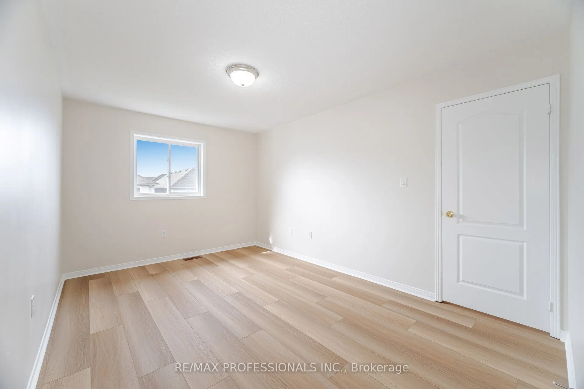 6155 Rowers Crescent