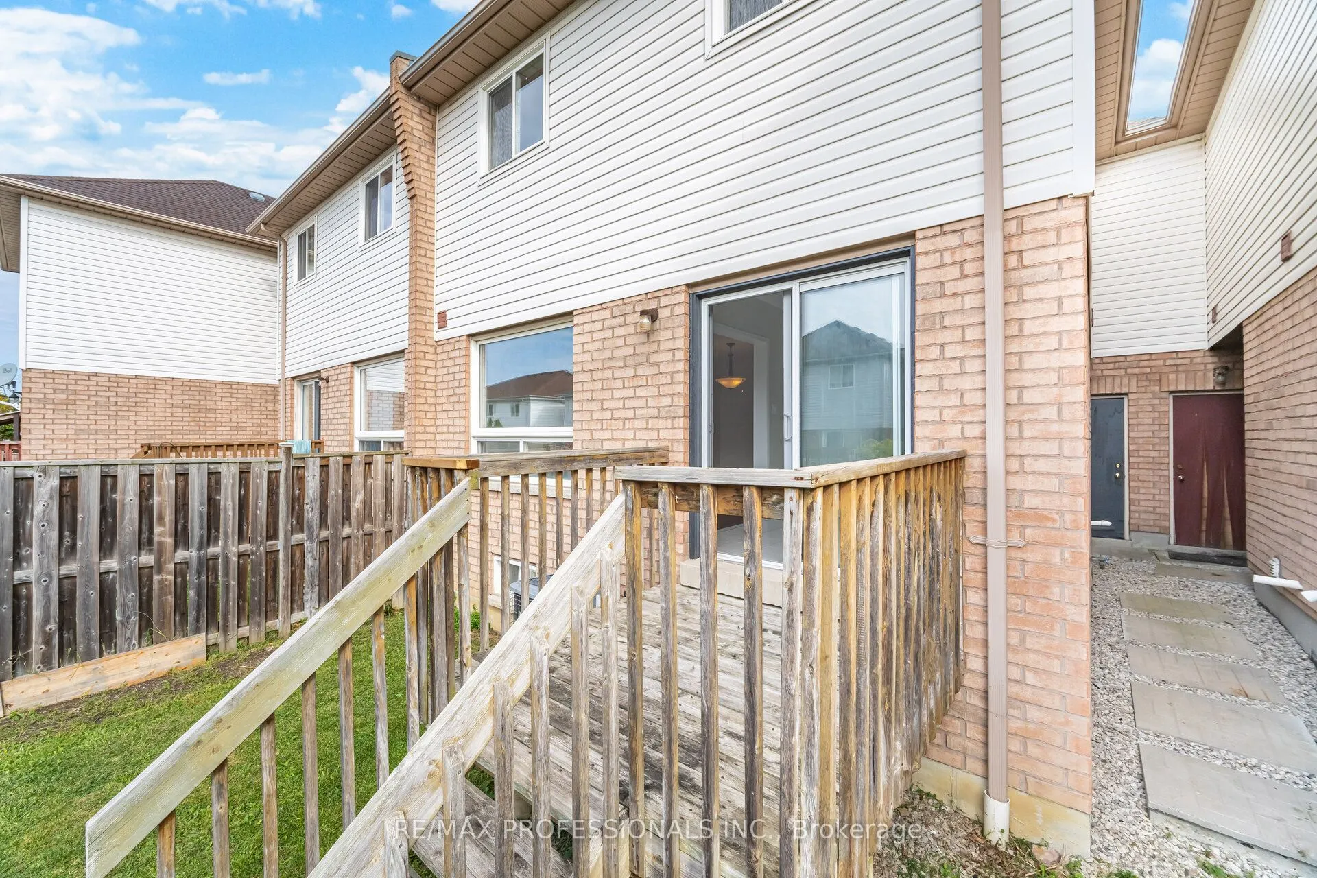 6155 Rowers Crescent
