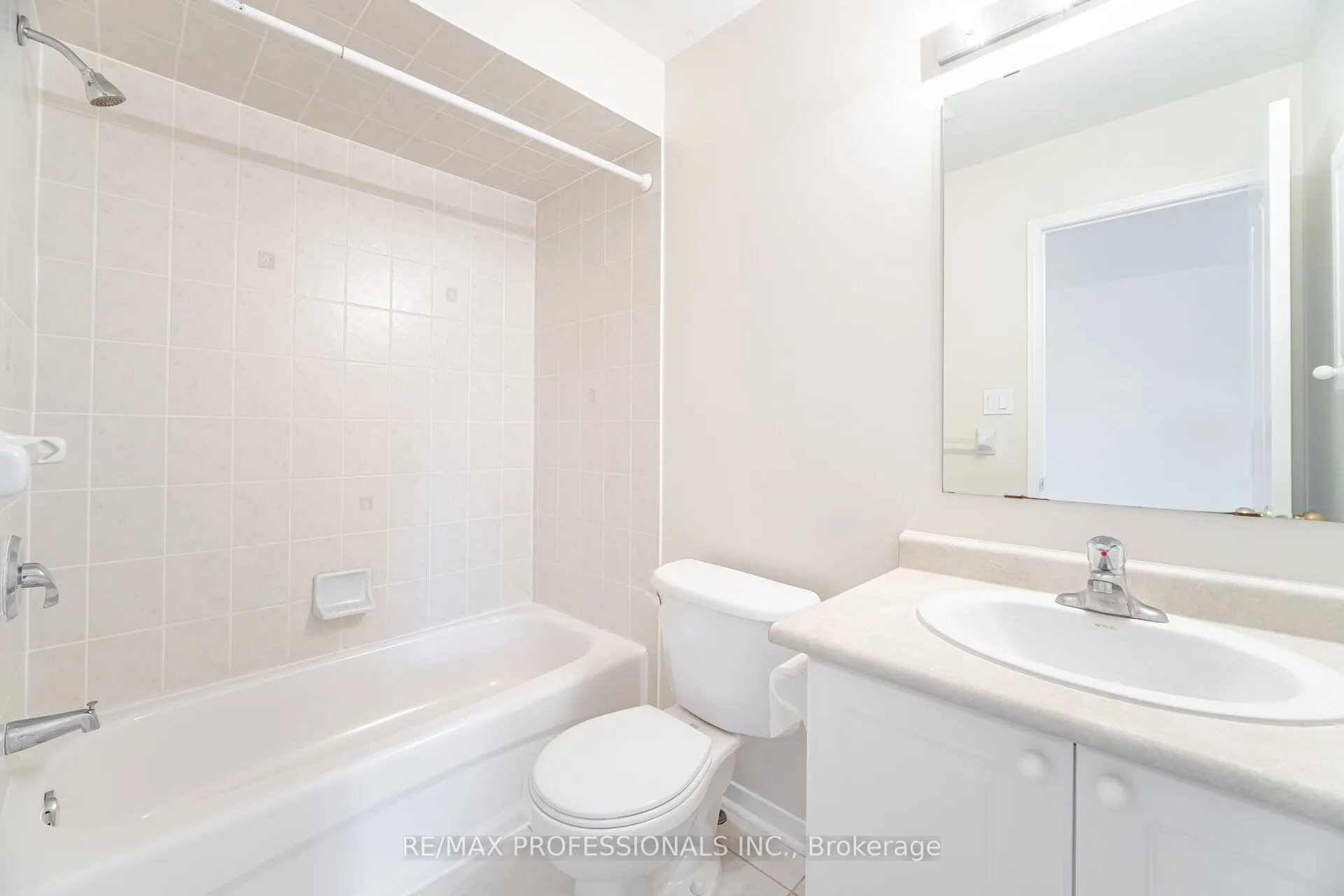 6155 Rowers Crescent