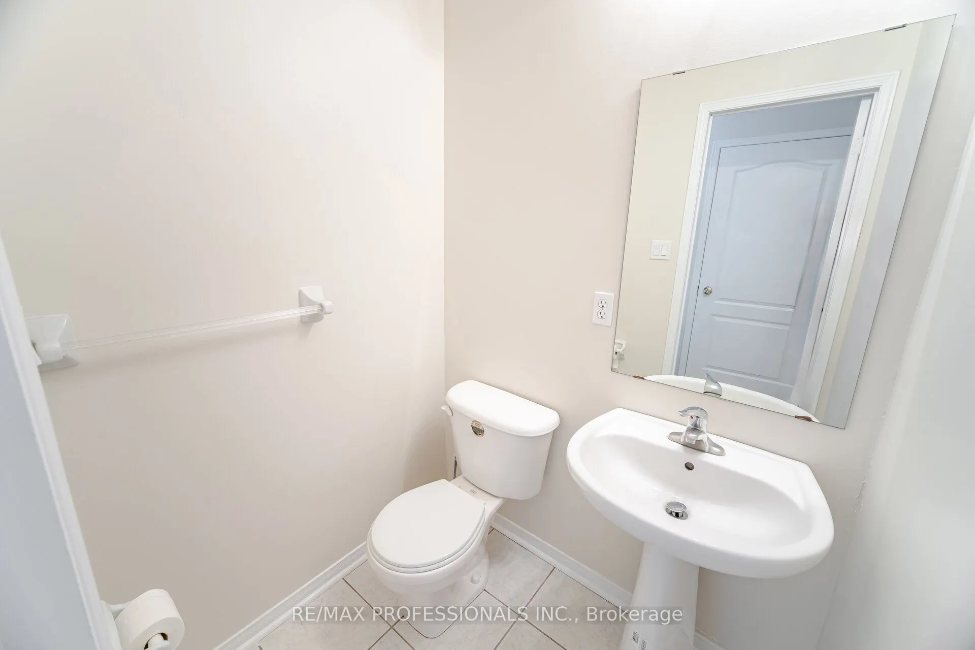 6155 Rowers Crescent