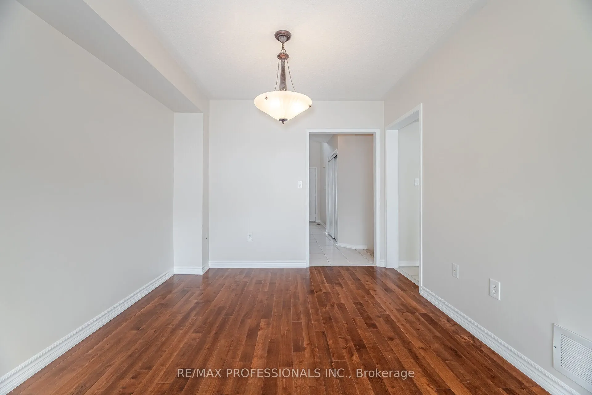 6155 Rowers Crescent