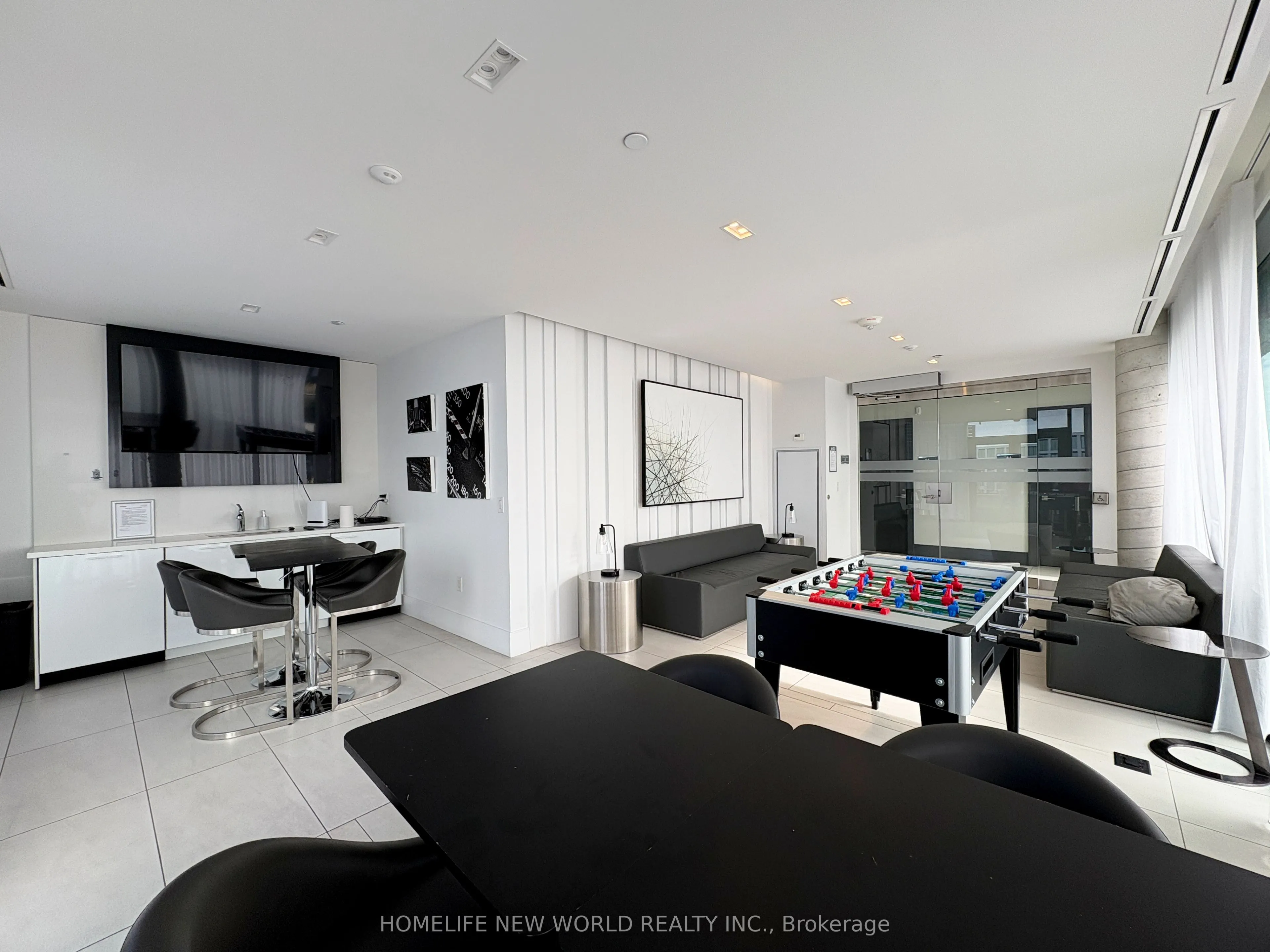 10 De Boers Drive, #910