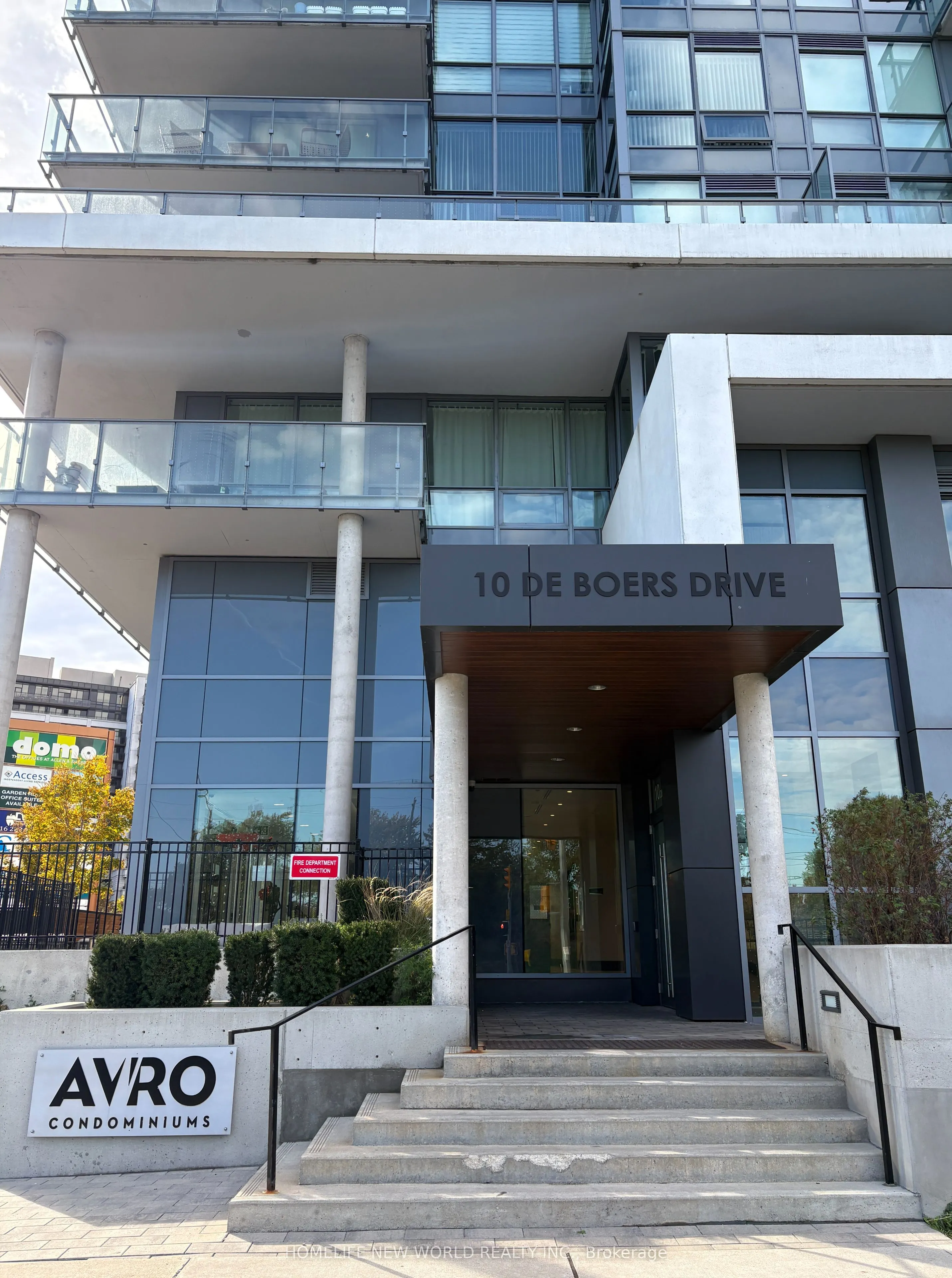 10 De Boers Drive, #910