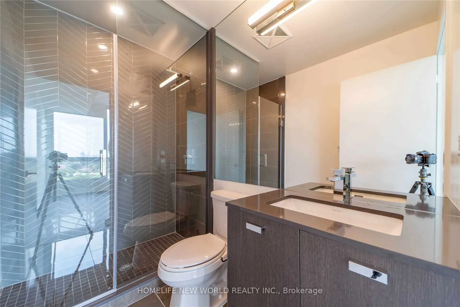 10 De Boers Drive, #910