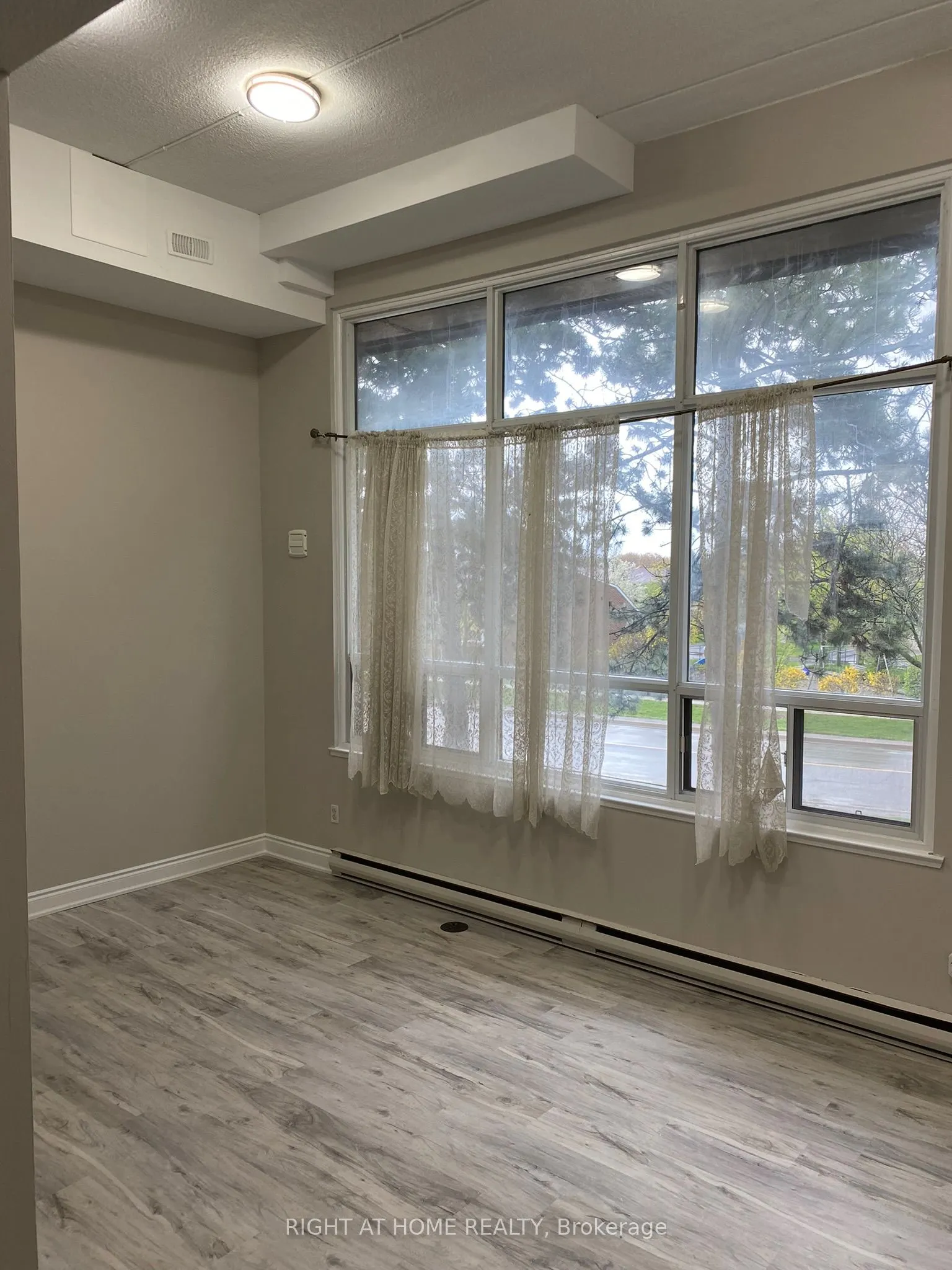 180 Mississauga Valley Boulevard, #4