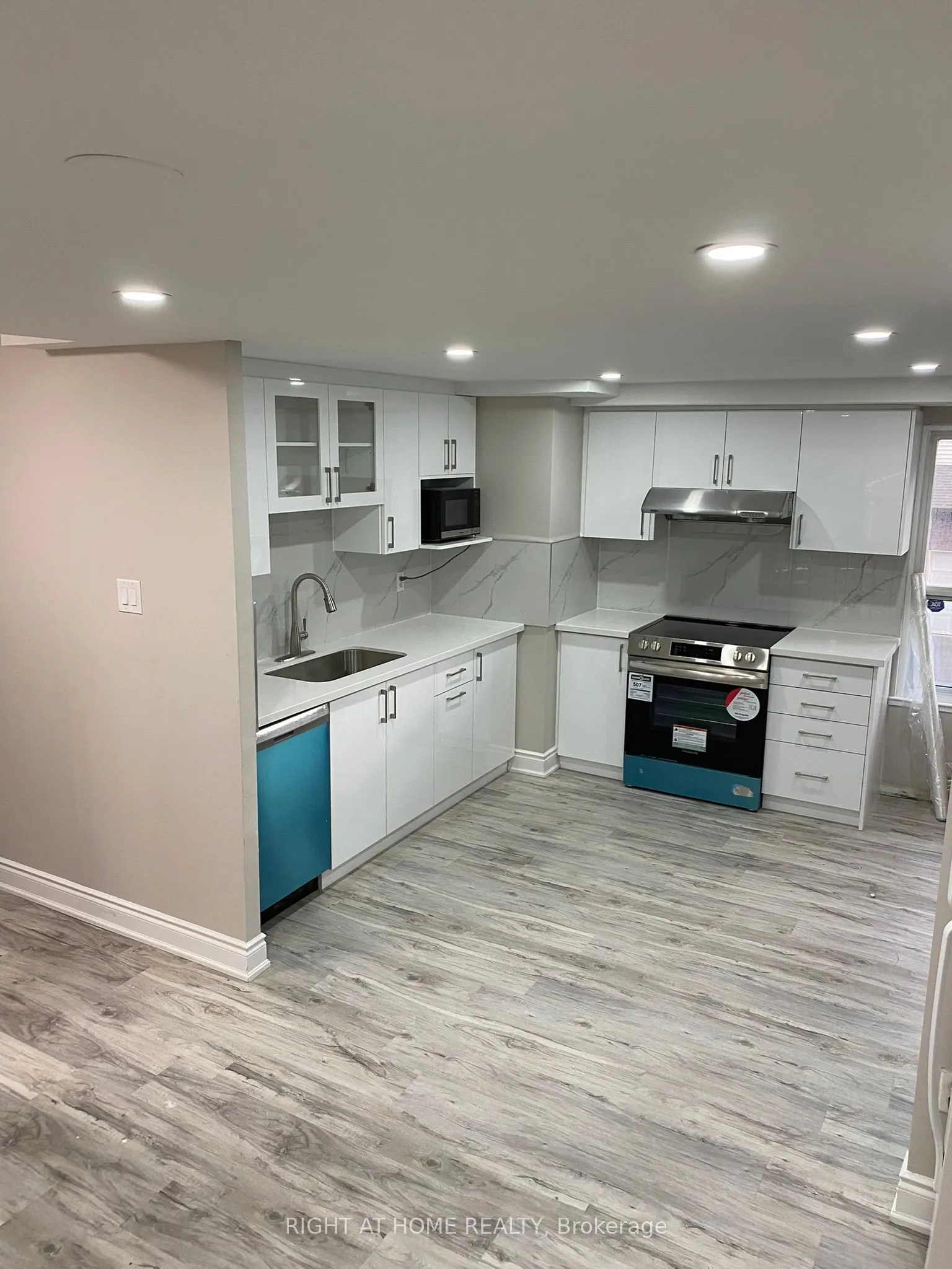 180 Mississauga Valley Boulevard, #4