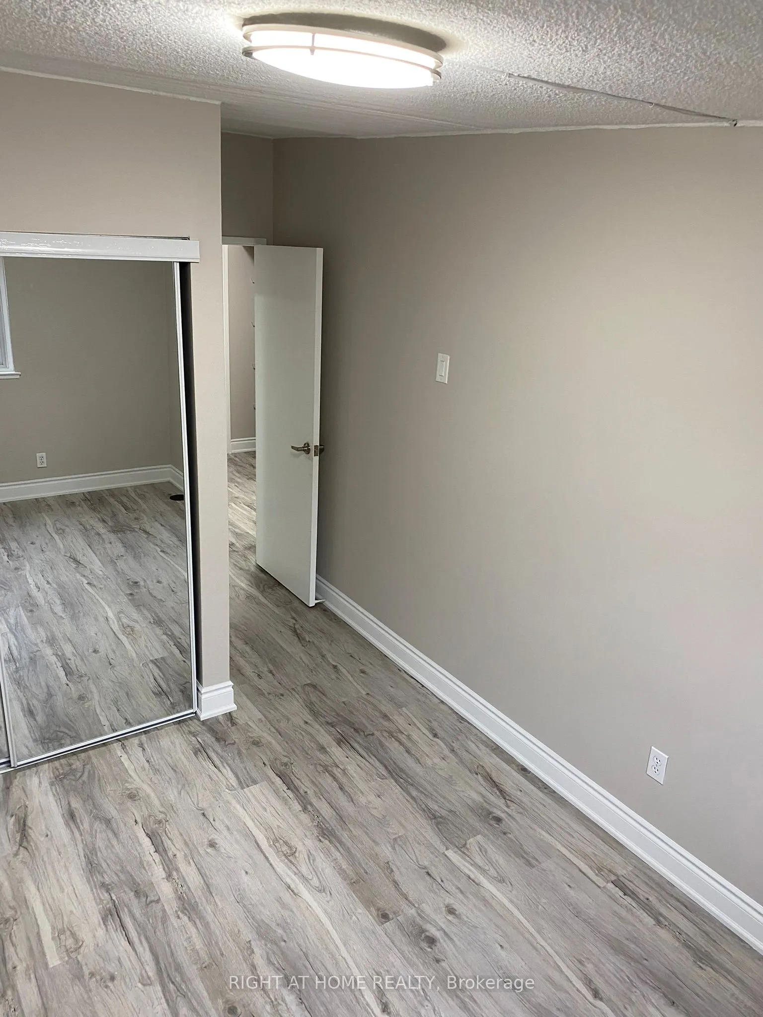 180 Mississauga Valley Boulevard, #4