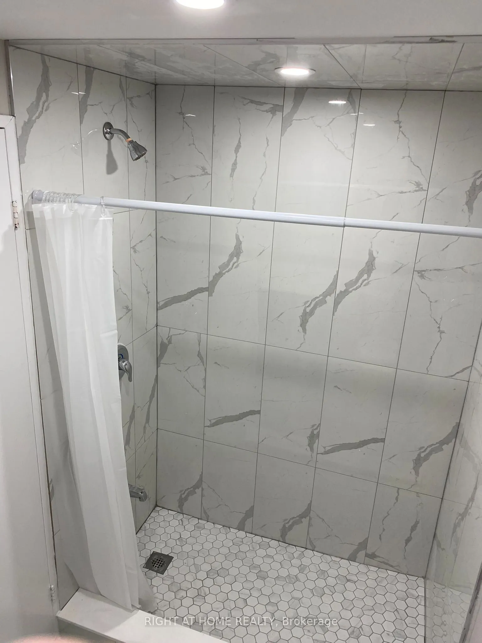 180 Mississauga Valley Boulevard, #4