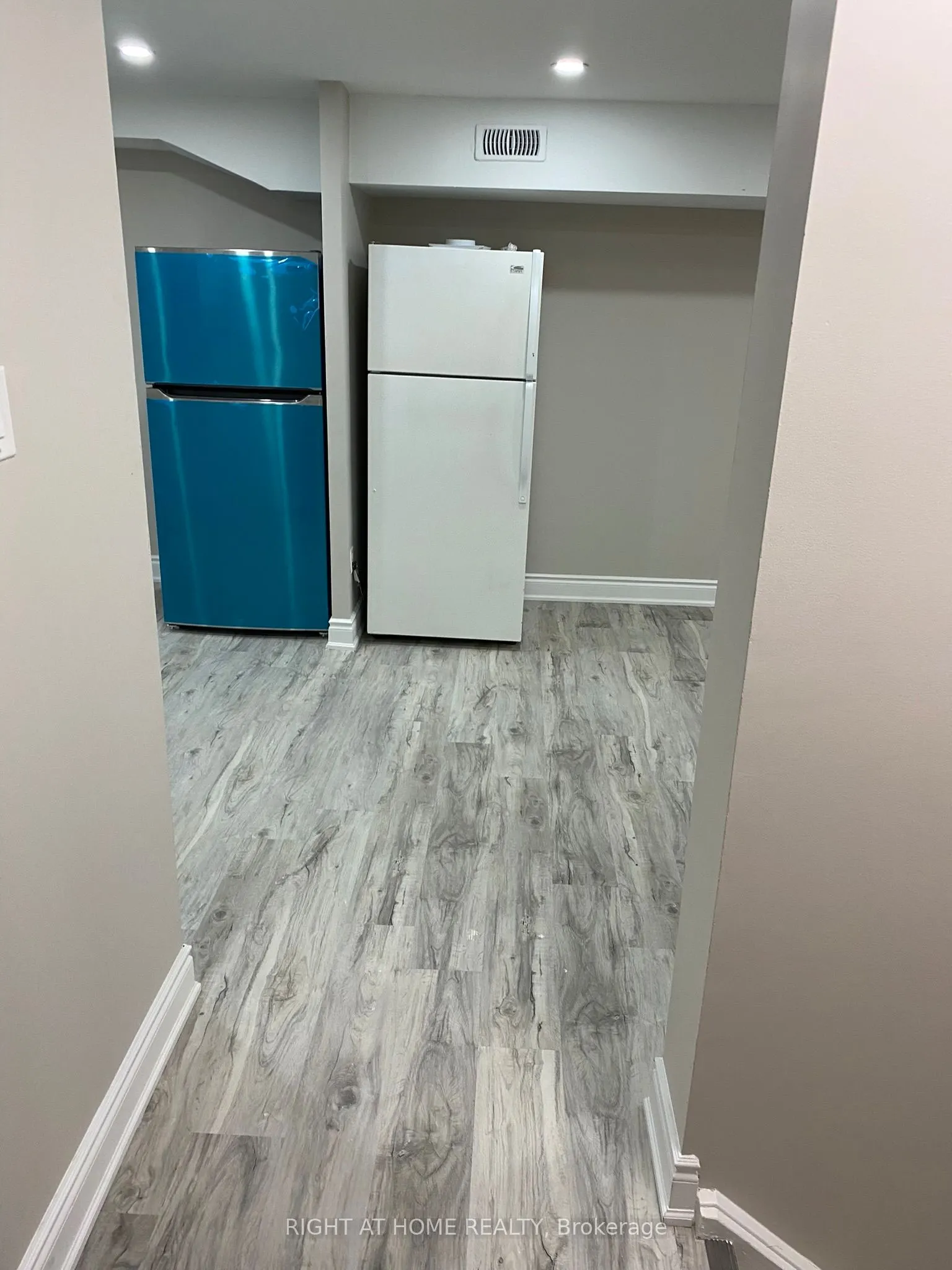 180 Mississauga Valley Boulevard, #4