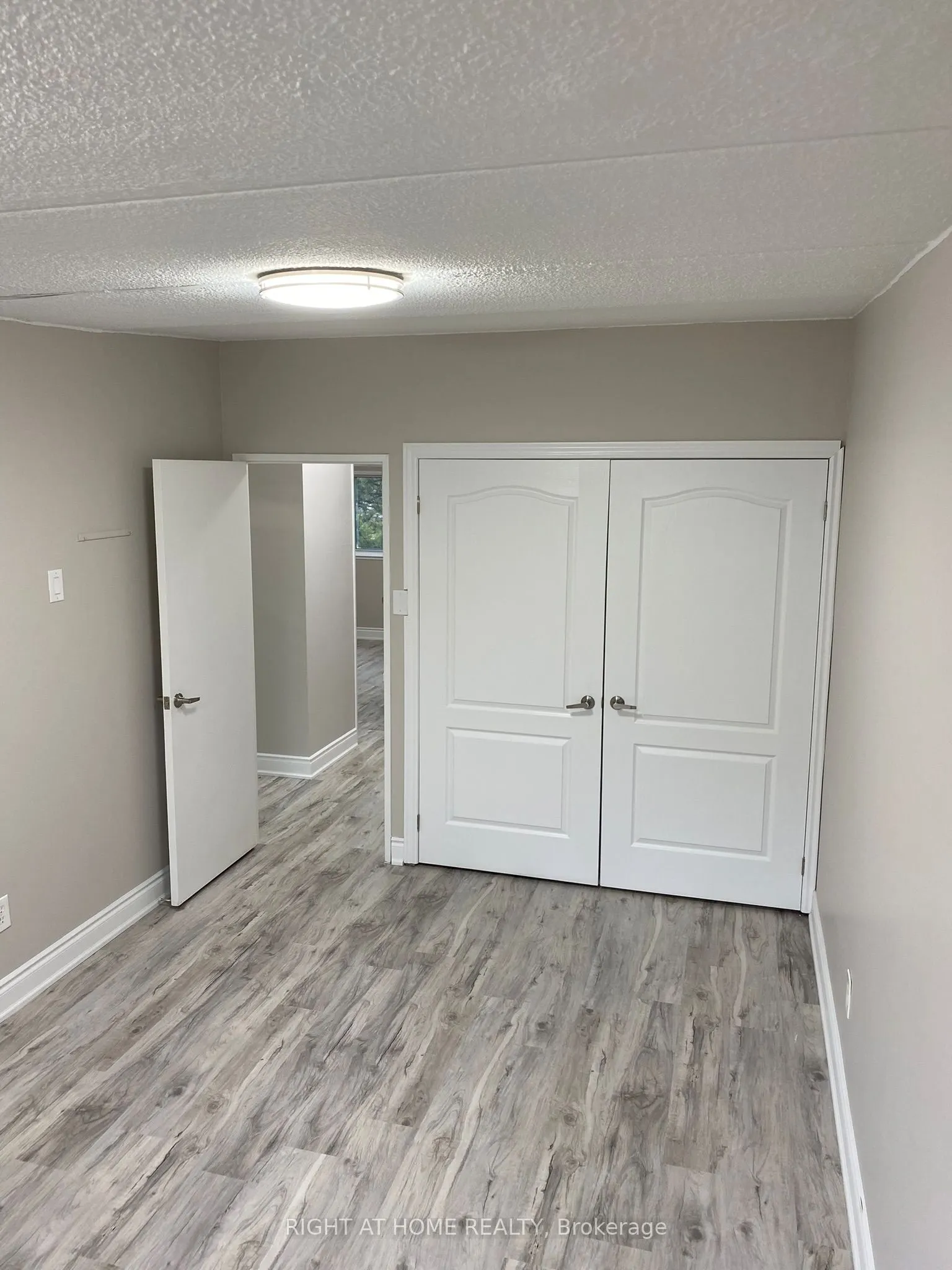 180 Mississauga Valley Boulevard, #4