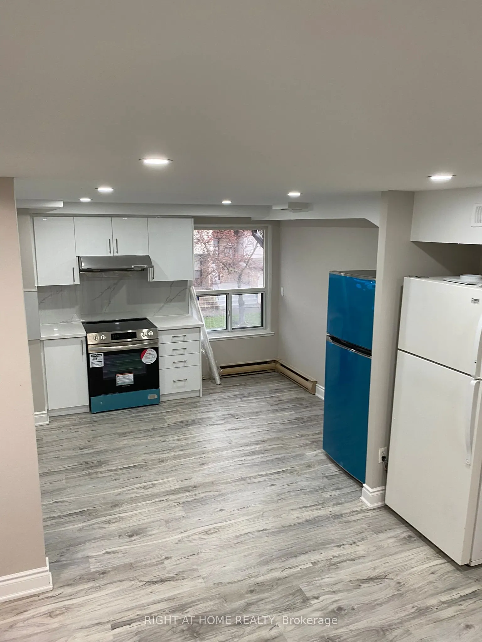 180 Mississauga Valley Boulevard, #4